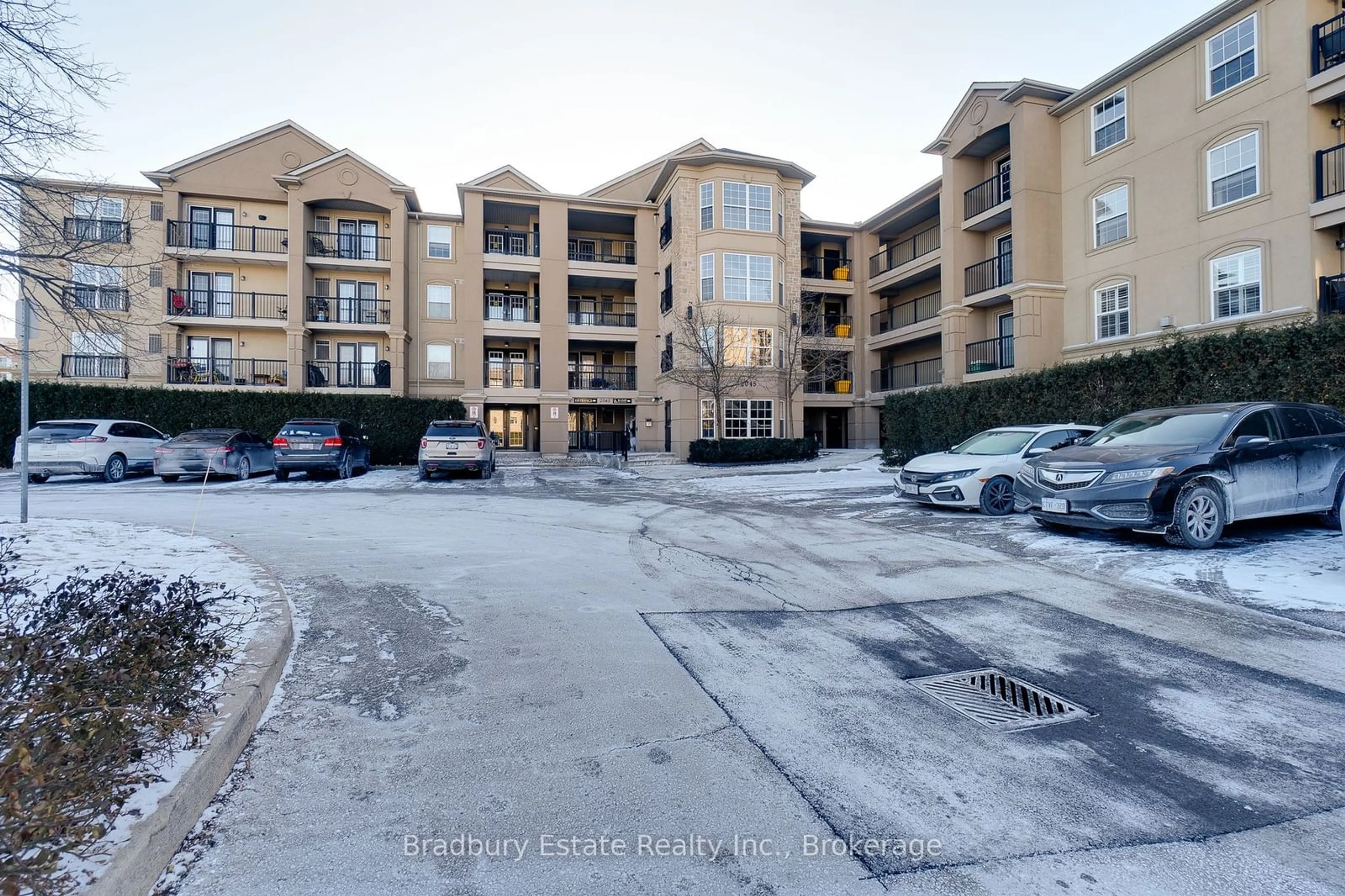 A pic from outside/outdoor area/front of a property/back of a property/a pic from drone, unknown for 2045 Appleby Line #305, Burlington Ontario L7L 7G9