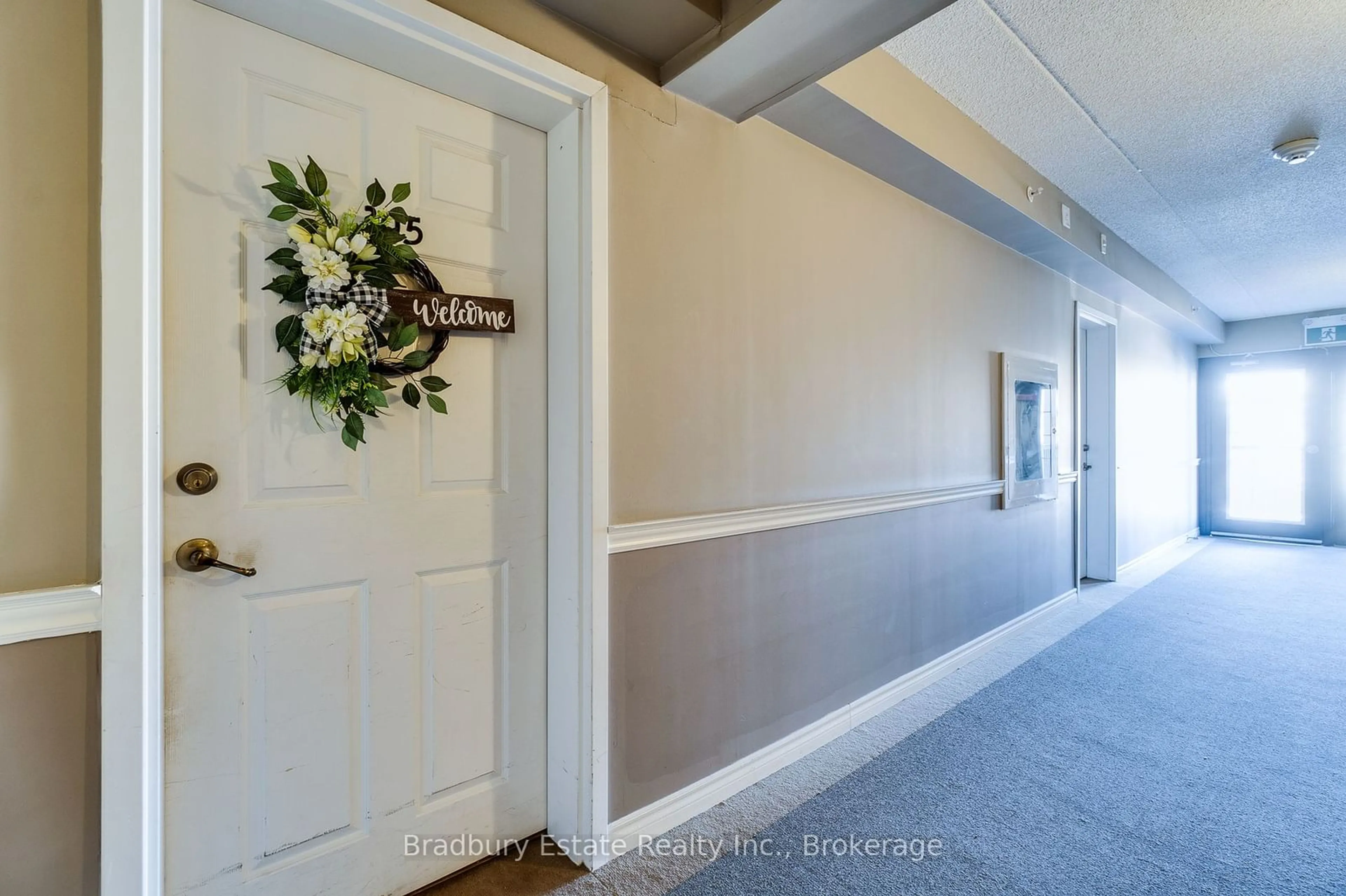 Indoor entryway for 2045 Appleby Line #305, Burlington Ontario L7L 7G9