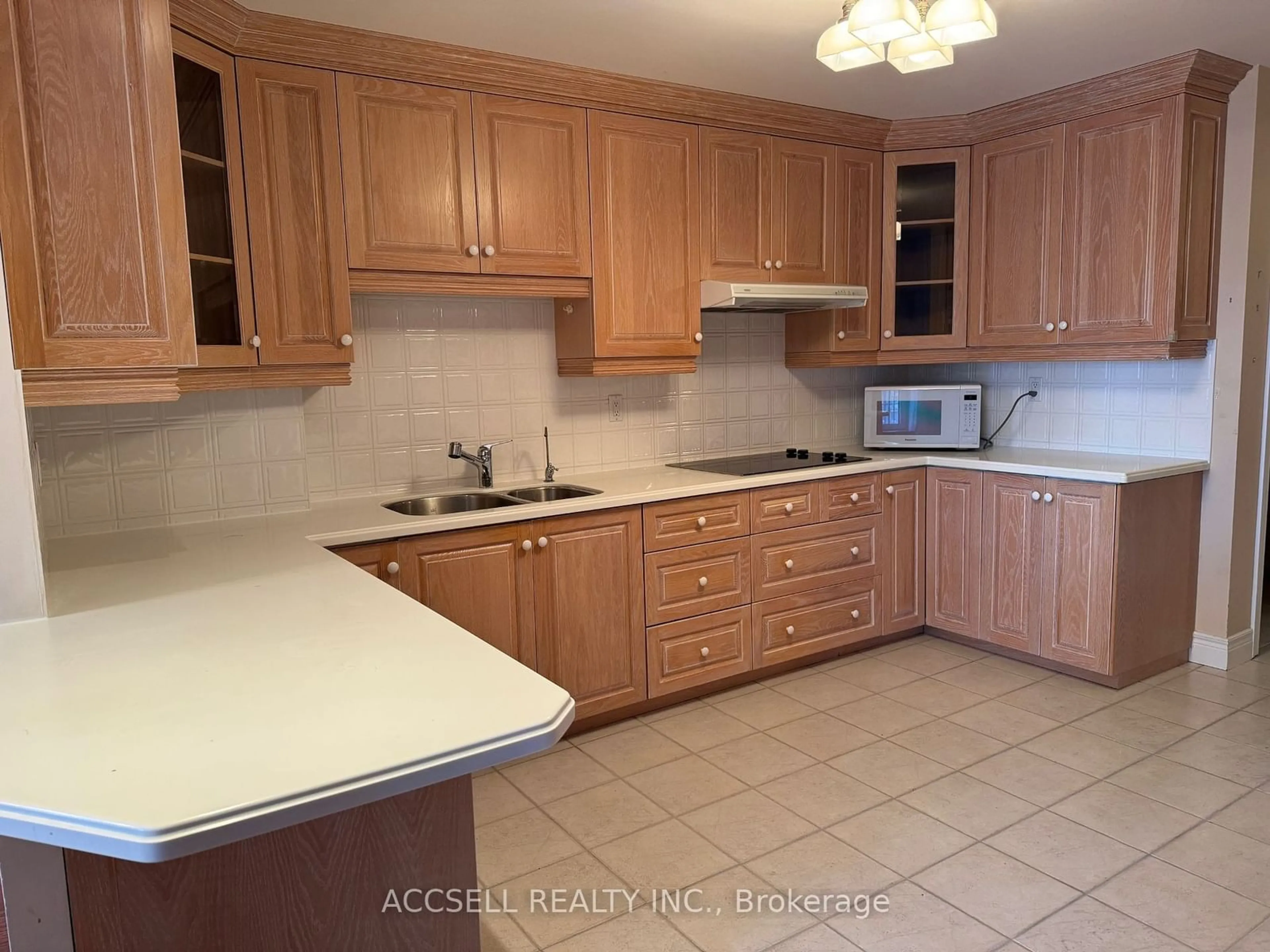 Standard kitchen, unknown for 30 Anglesey Blvd #304, Toronto Ontario M9A 3B5