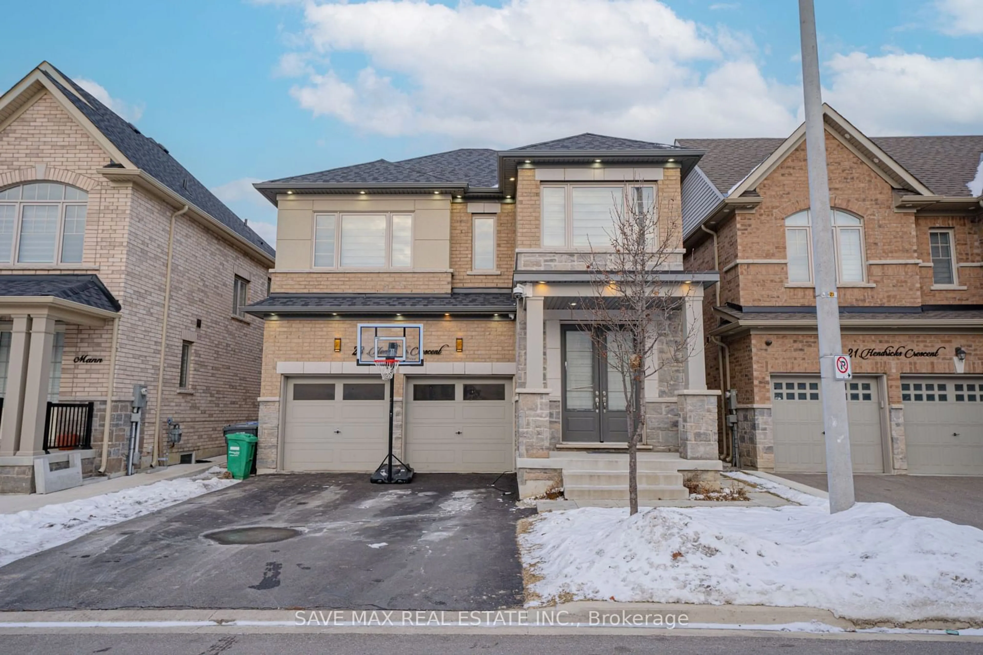 Home with brick exterior material, street for 23 HENDRICKS Cres, Brampton Ontario L6Y 4L2