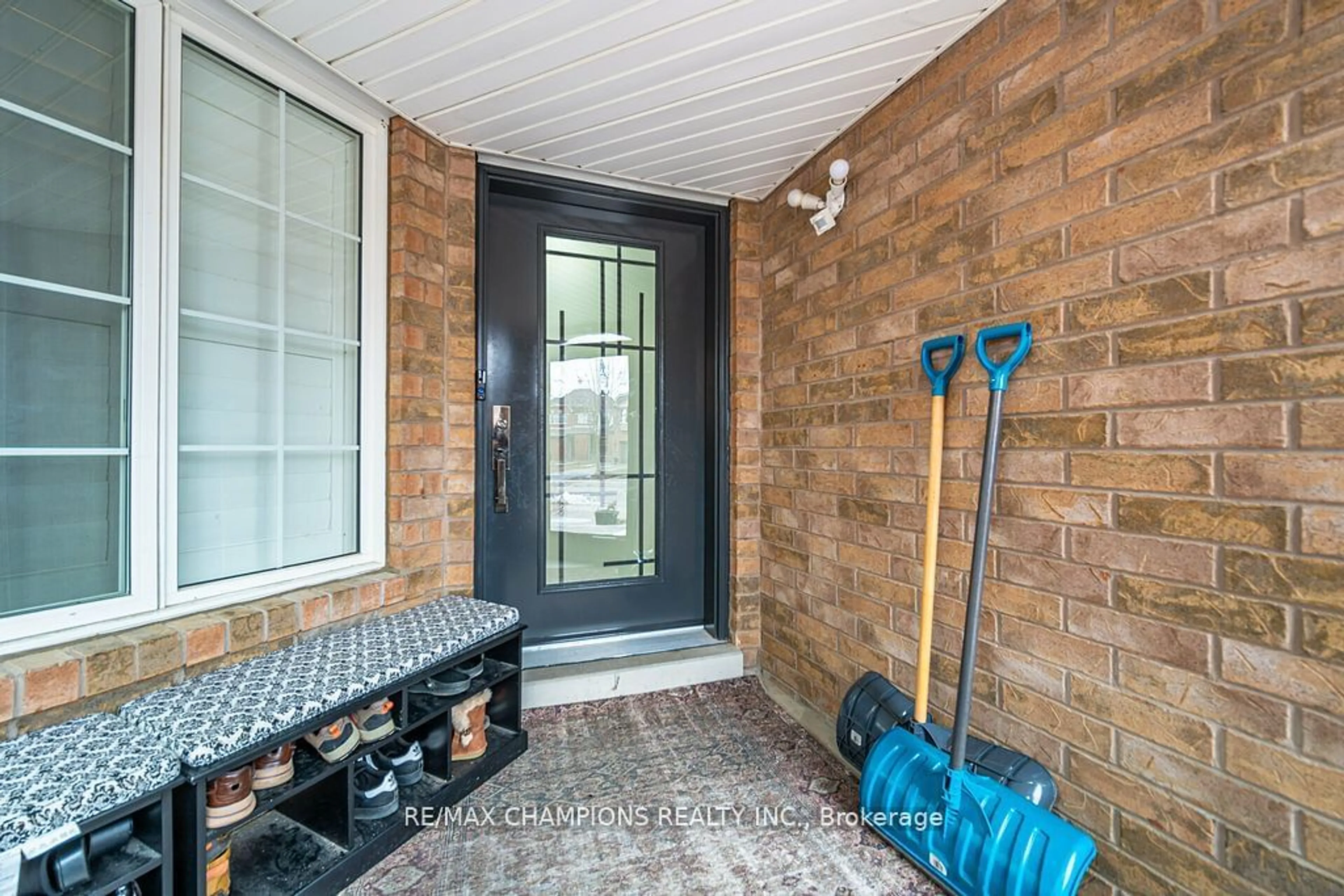 Indoor entryway for 78 Larkspur Rd, Brampton Ontario L6R 1X2