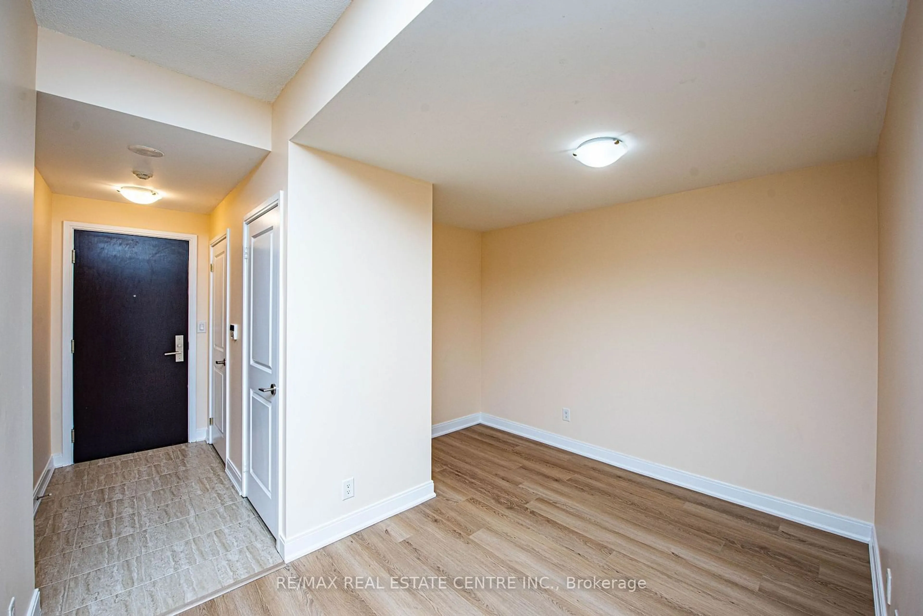 Indoor entryway for 50 Absolute Ave #303, Mississauga Ontario L4Z 0A8