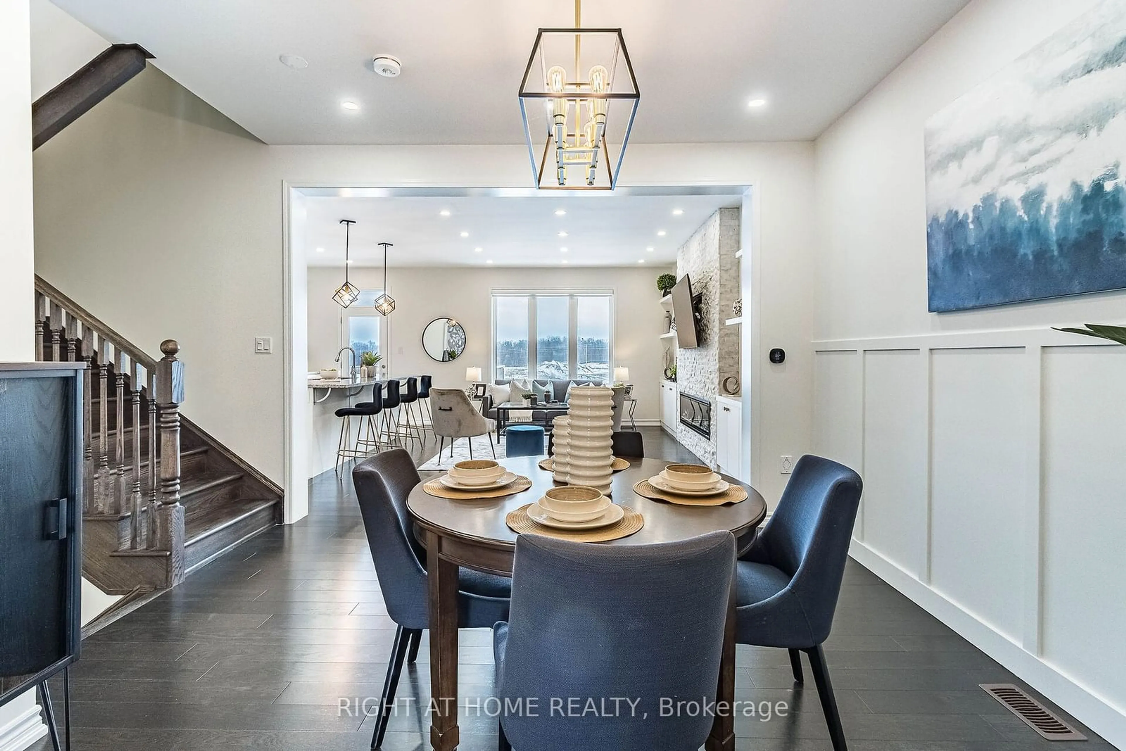 Dining room, ceramic/tile floor for 3456 Vernon Powell Dr, Oakville Ontario L6H 0Y1