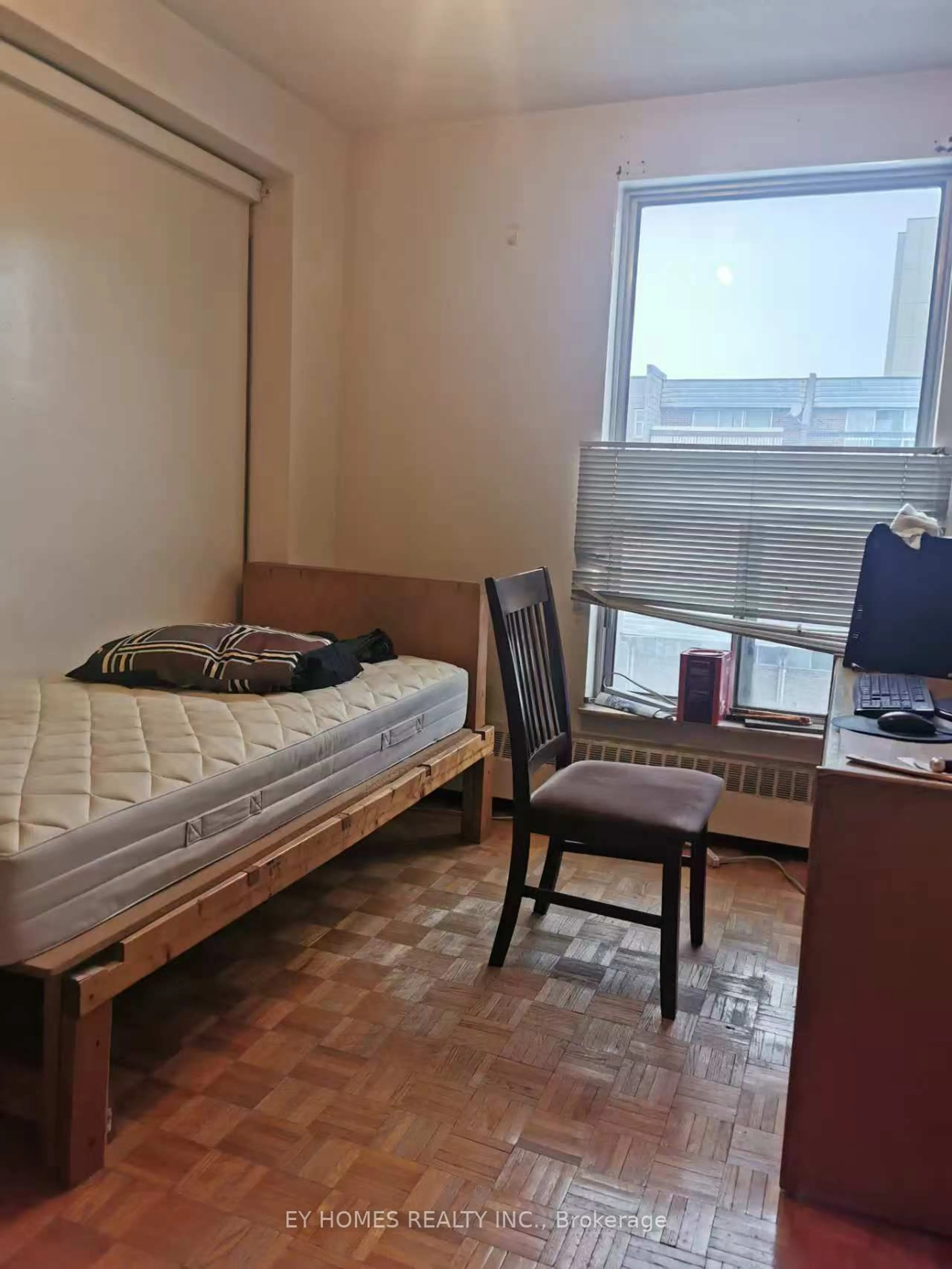 A pic of a room for 10 Eddystone Ave #212, Toronto Ontario M3N 2T2