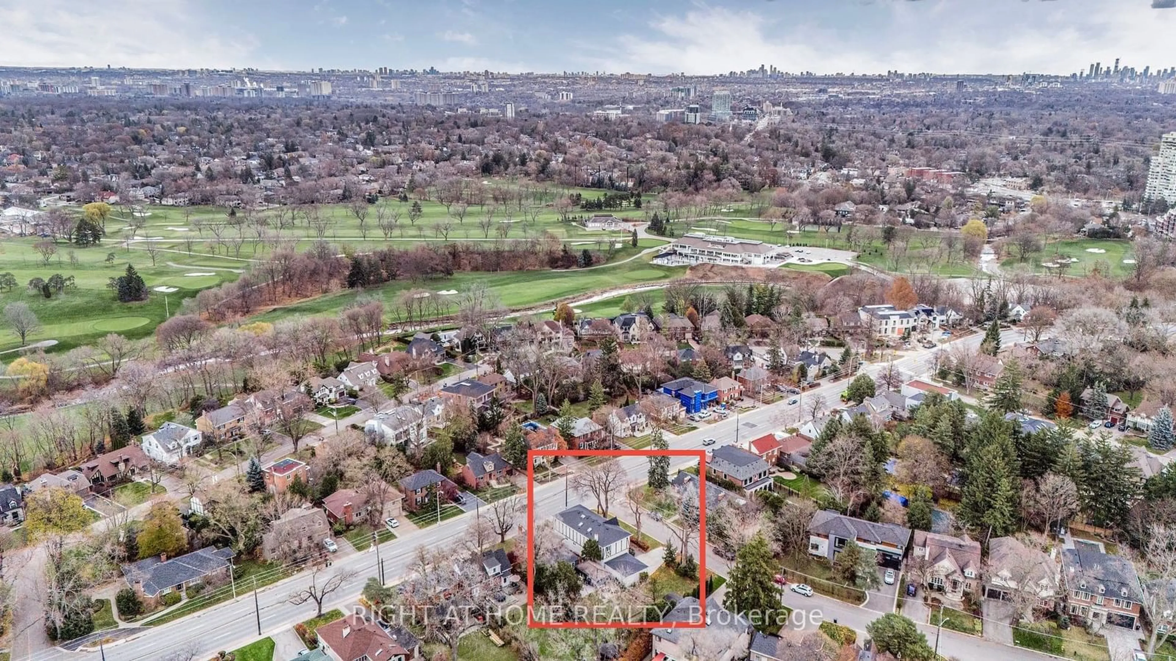 A pic from outside/outdoor area/front of a property/back of a property/a pic from drone, street for 186 Royalavon Cres, Toronto Ontario M9A 2G6