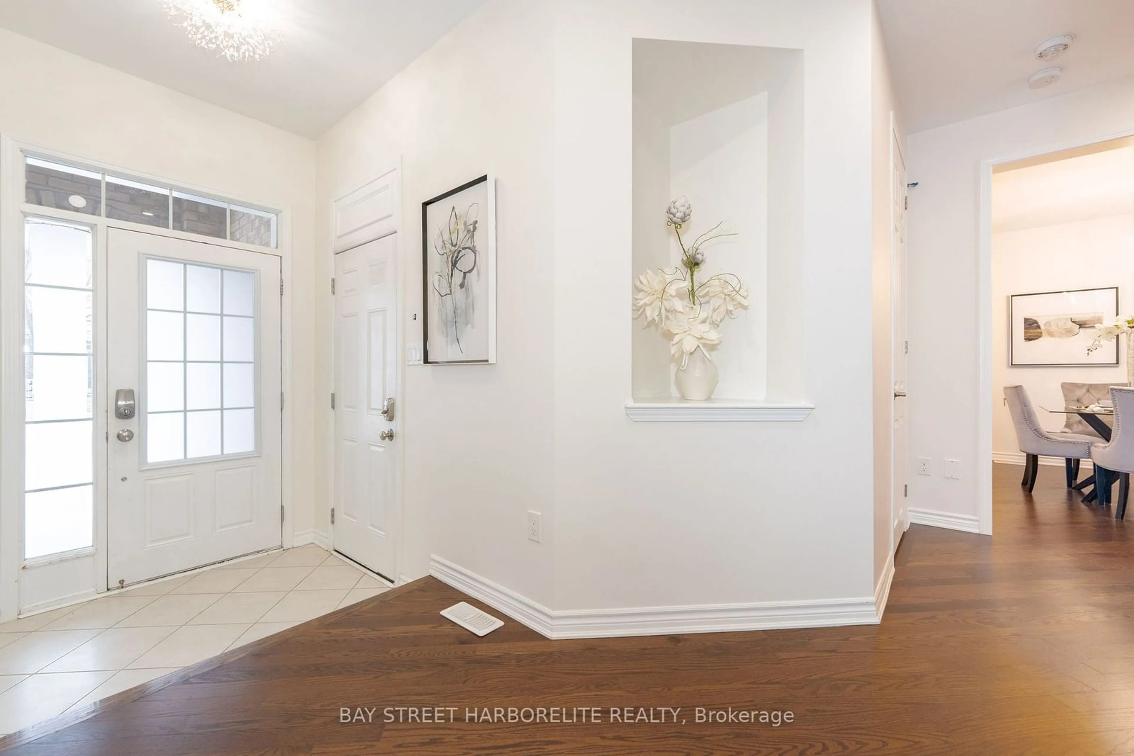 Indoor entryway for 358 English Mill Crt, Milton Ontario L9E 0A7