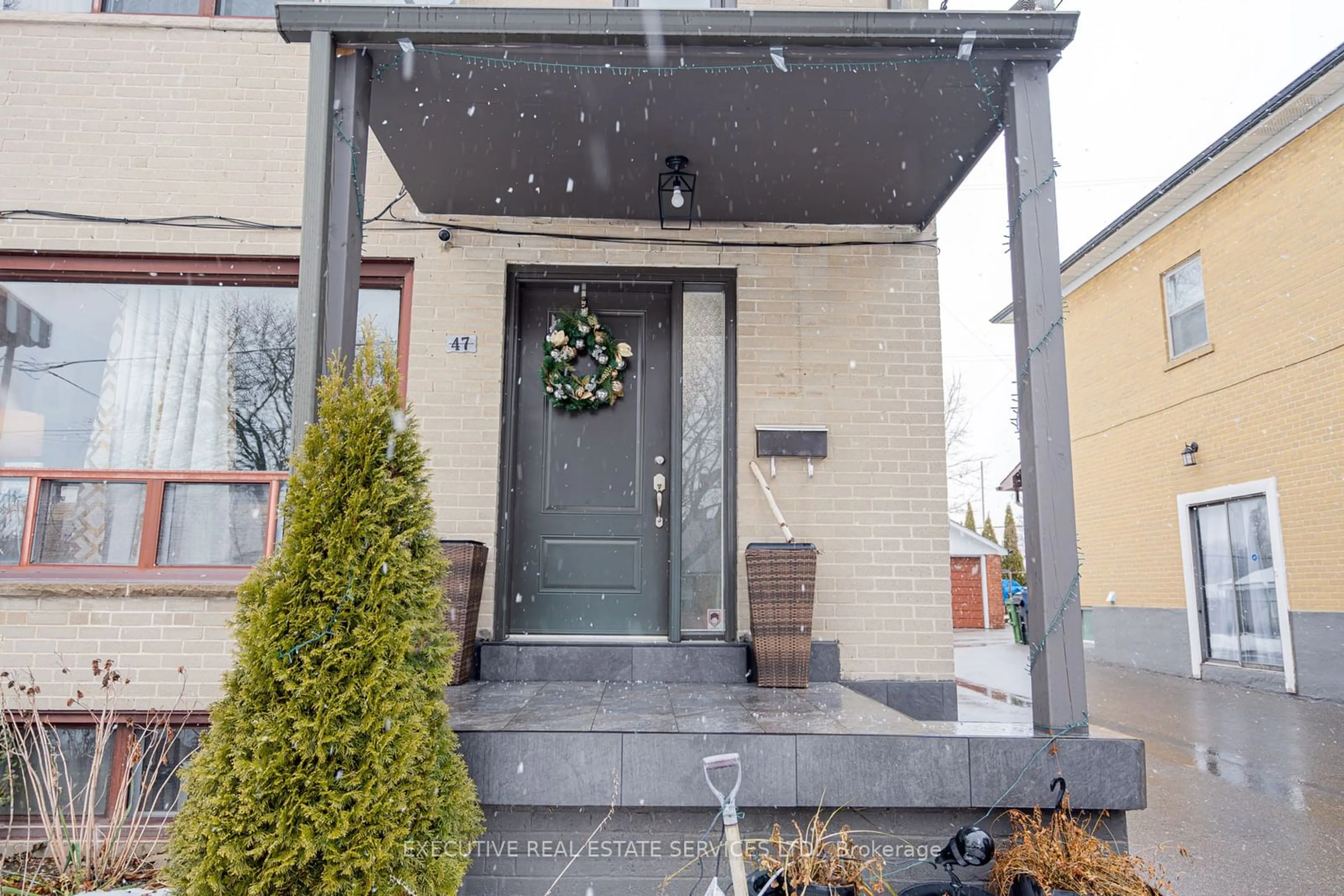 Indoor entryway for 47 Foxrun Ave, Toronto Ontario M3L 1L9