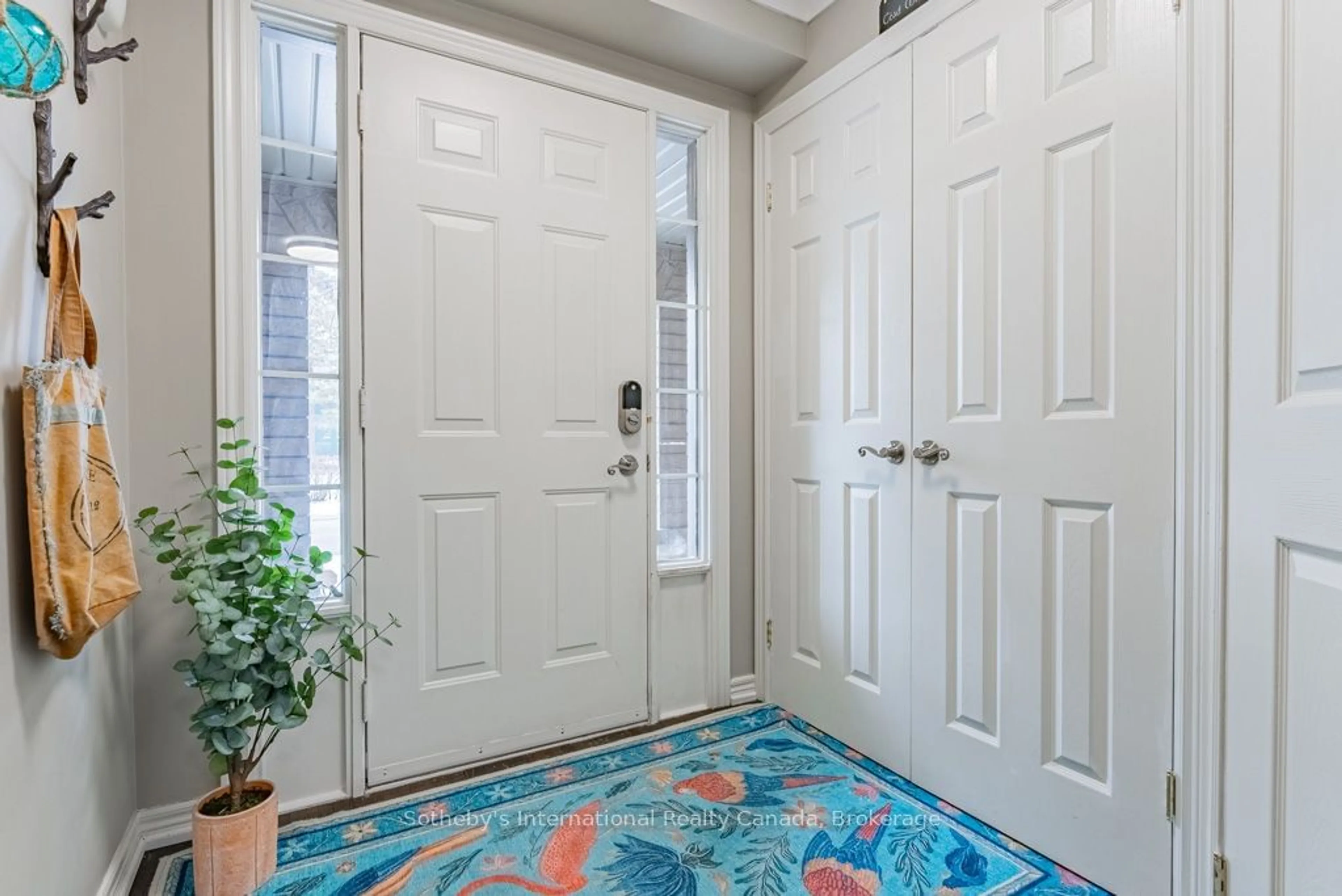 Indoor entryway for 130 Robert St #6, Milton Ontario L9T 6E3