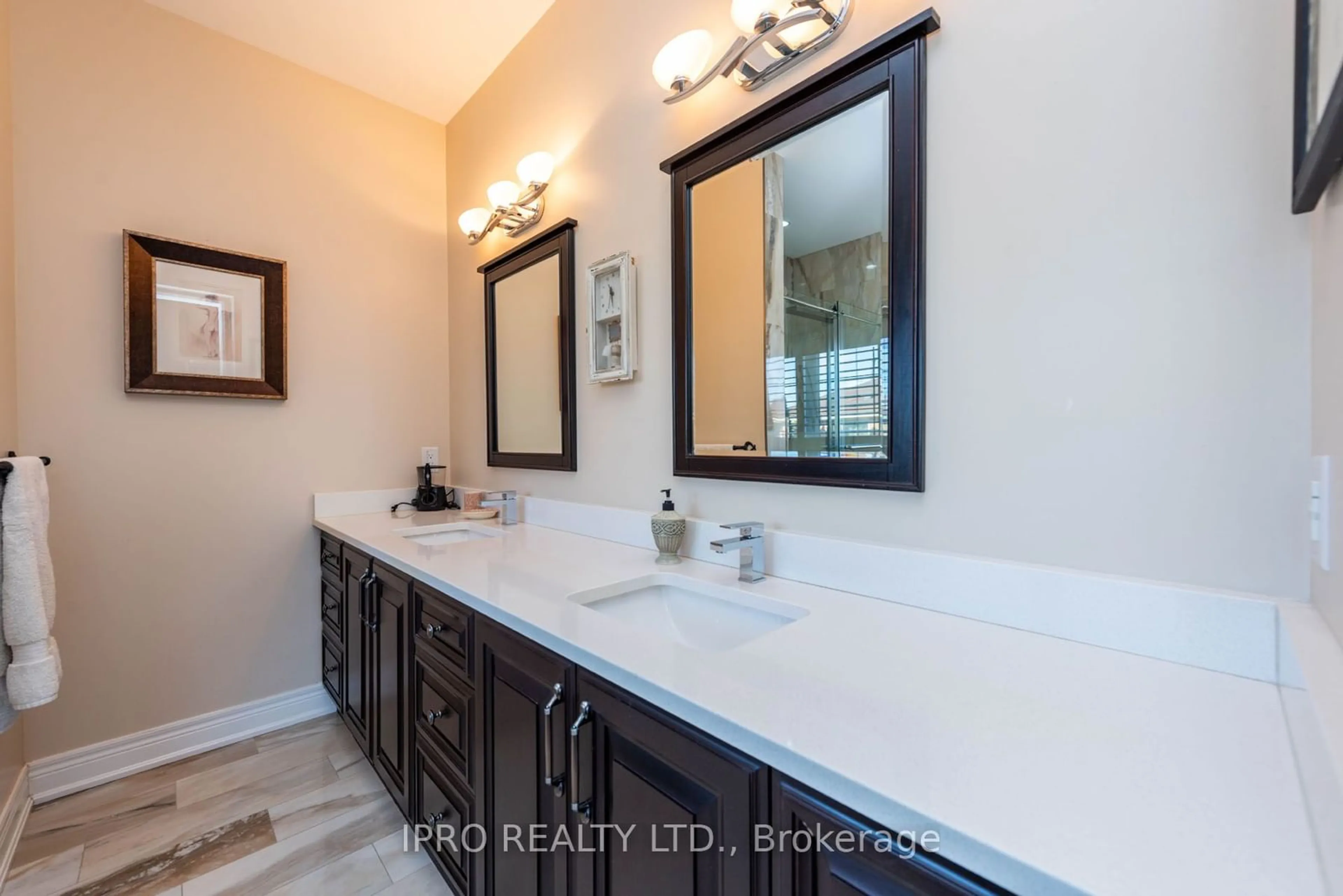 Contemporary bathroom, ceramic/tile floor for 120 Braidwood Lake Rd, Brampton Ontario L6Z 4M2