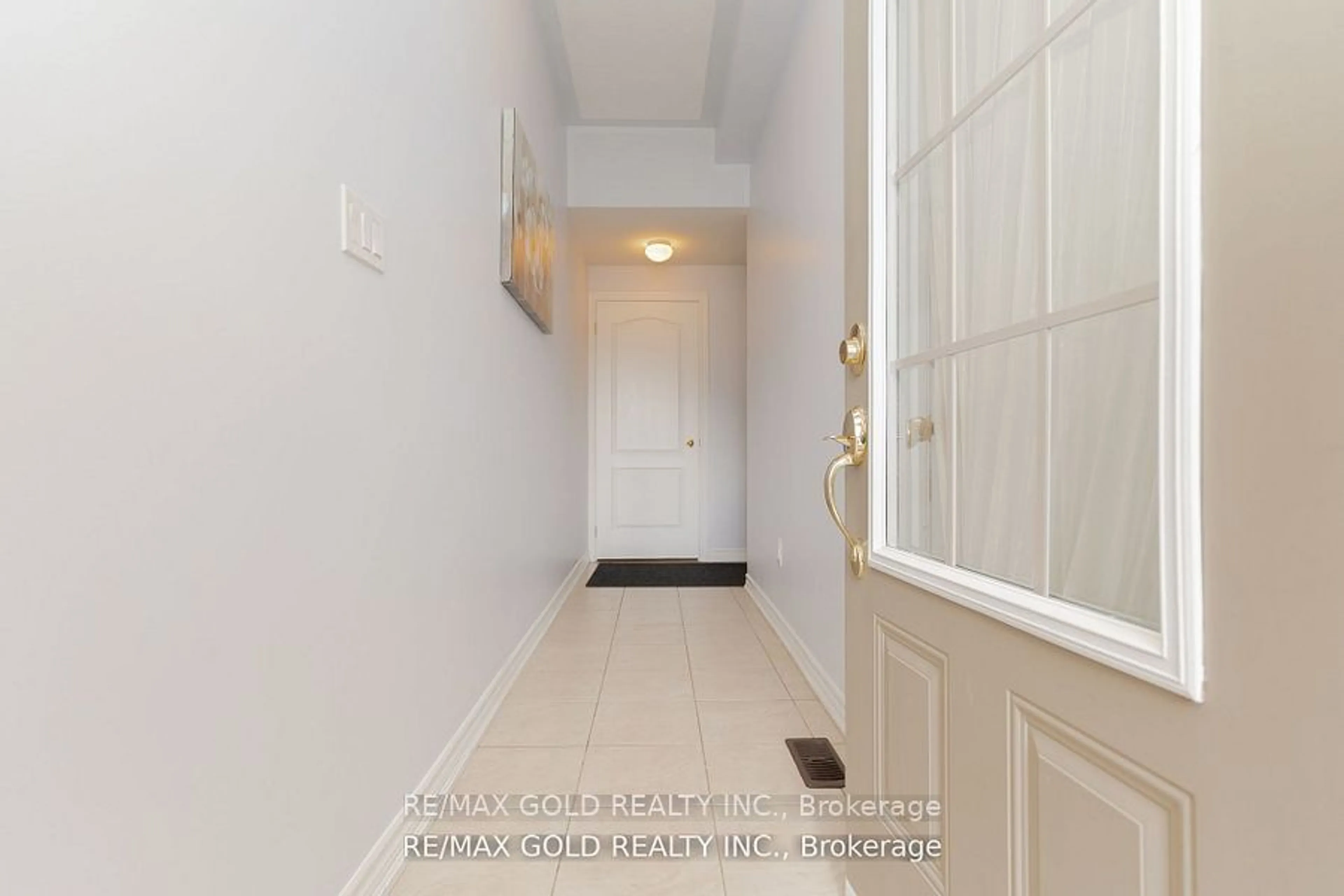 Indoor entryway for 25 Telegraph St, Brampton Ontario L6Z 0H9