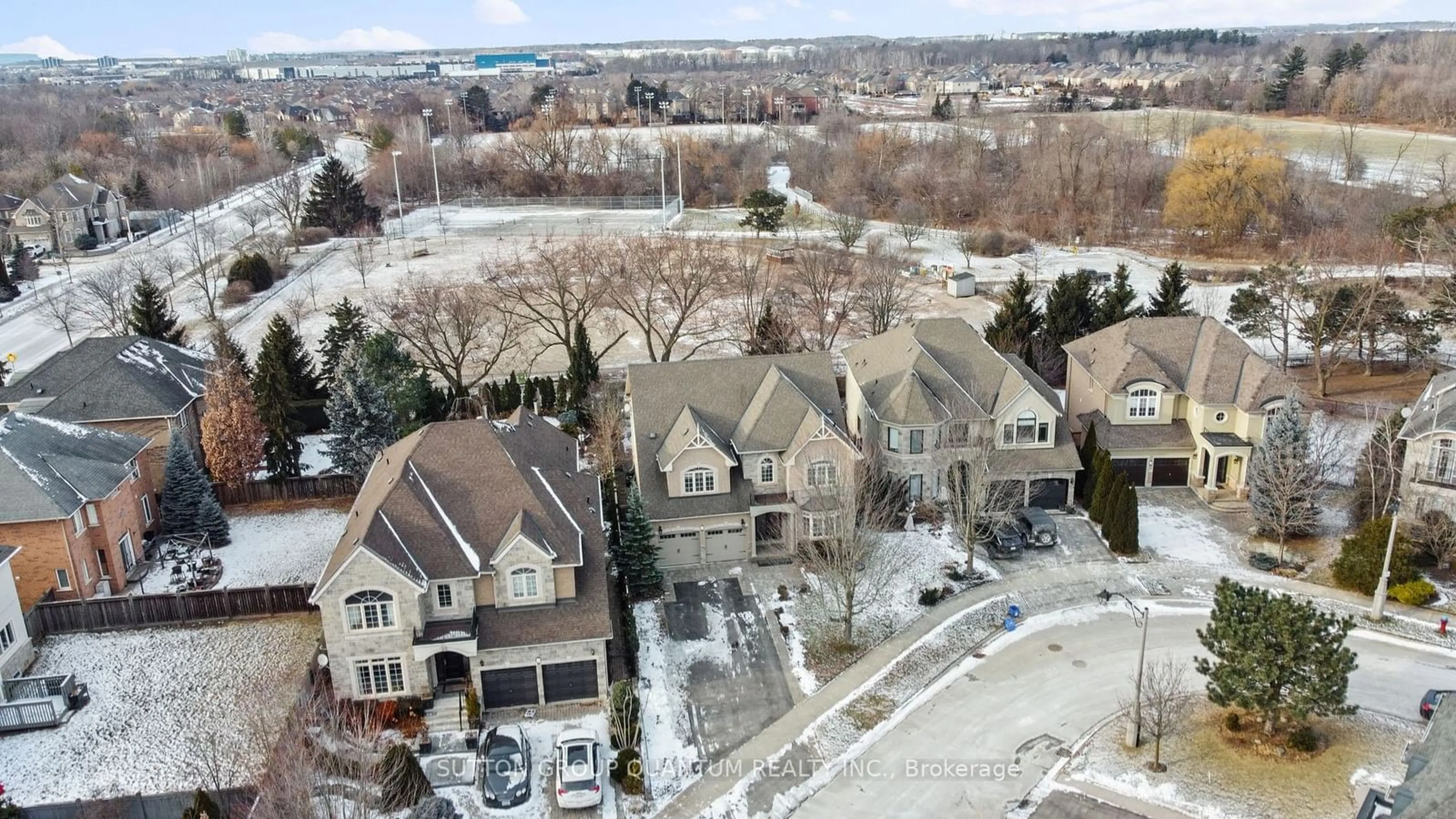 A pic from outside/outdoor area/front of a property/back of a property/a pic from drone, street for 177 Spring Azure Cres, Oakville Ontario L6L 6V7