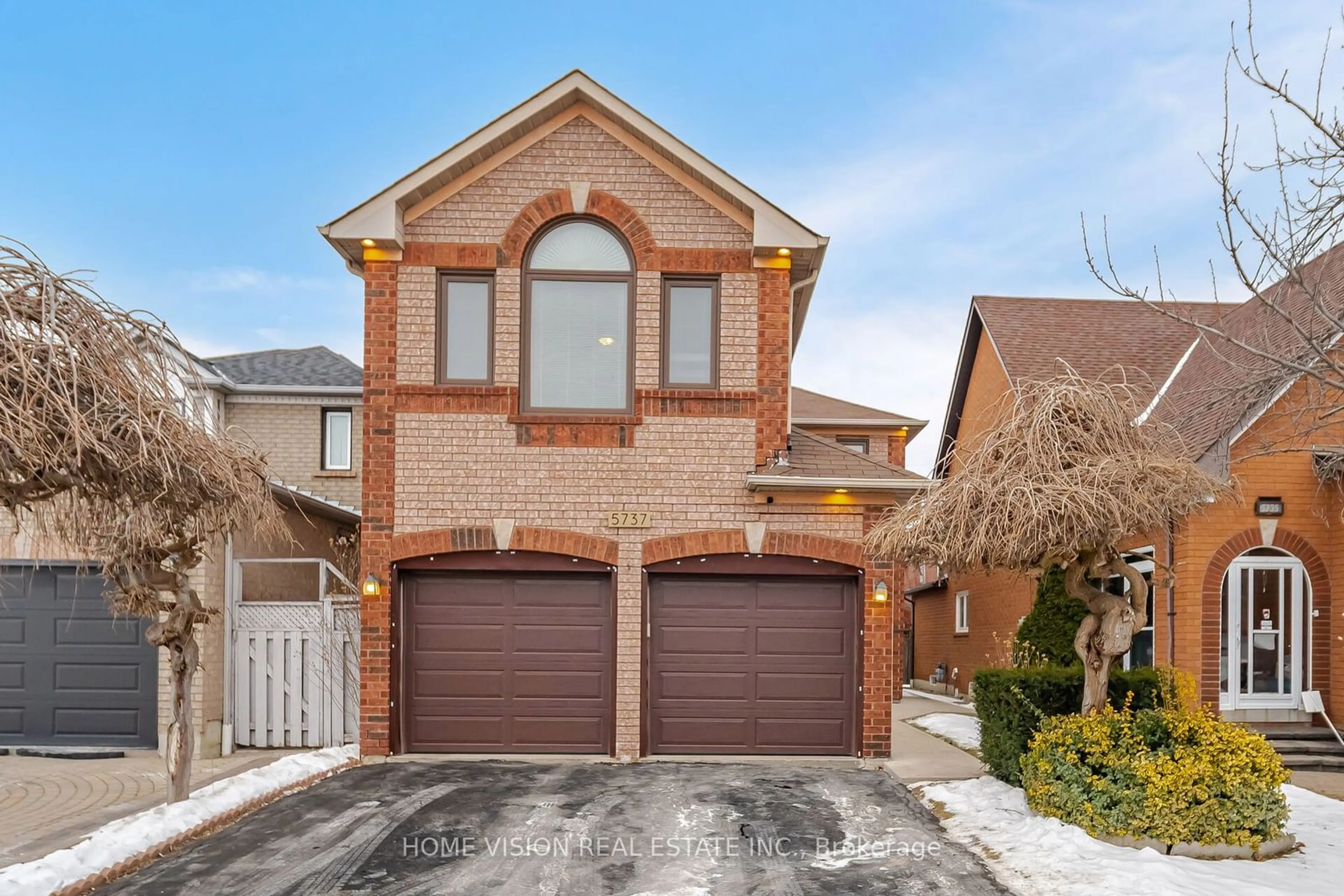 Home with brick exterior material, street for 5737 Mersey St, Mississauga Ontario L5V 1V8