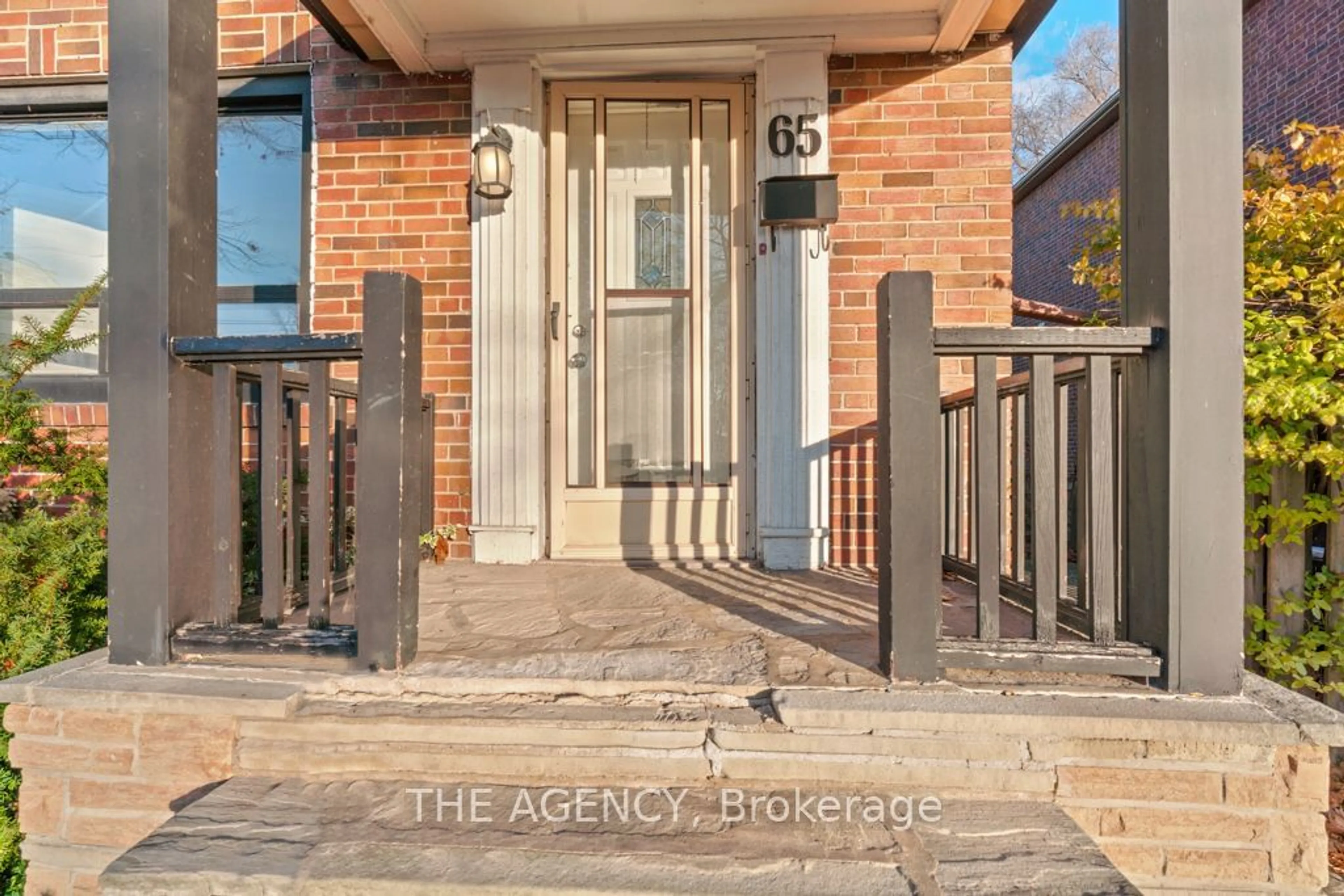 Indoor entryway for 65 Long Branch Ave, Toronto Ontario M8W 3J3