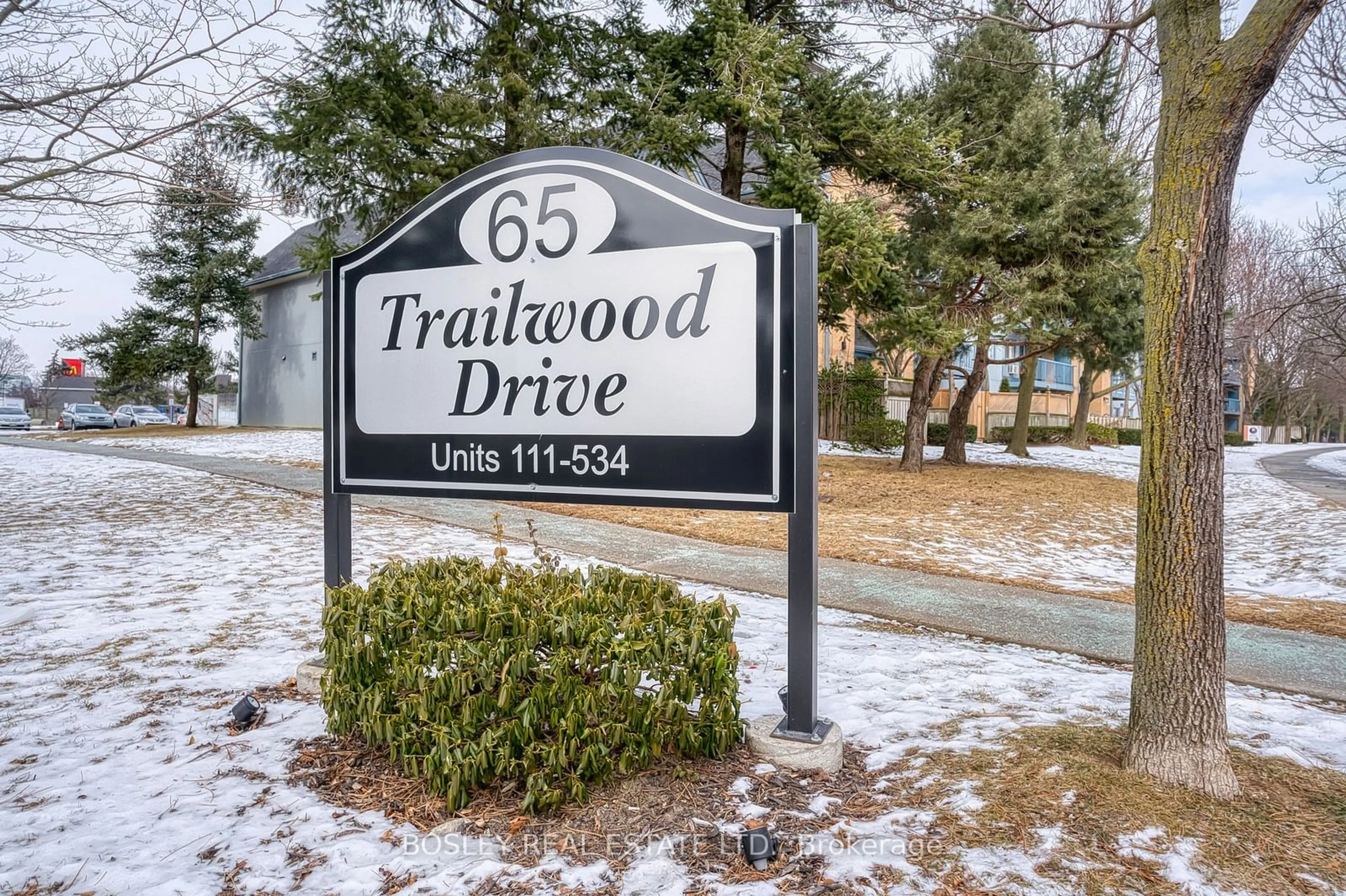 Indoor foyer for 65 Trailwood Dr #311, Mississauga Ontario L4Z 3L1