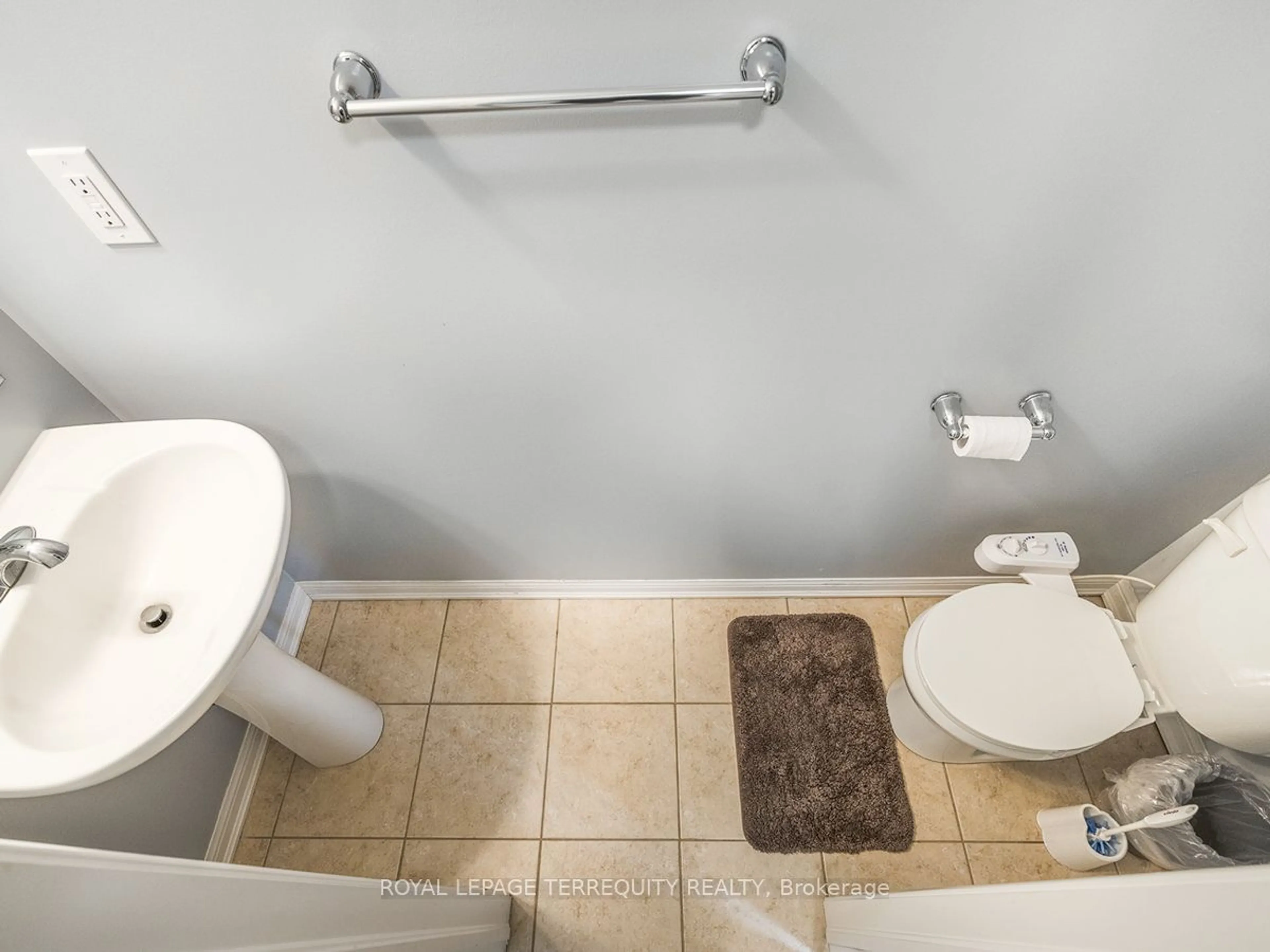 Standard bathroom, unknown for 471 Dalhousie Gate, Milton Ontario L9T 8G4