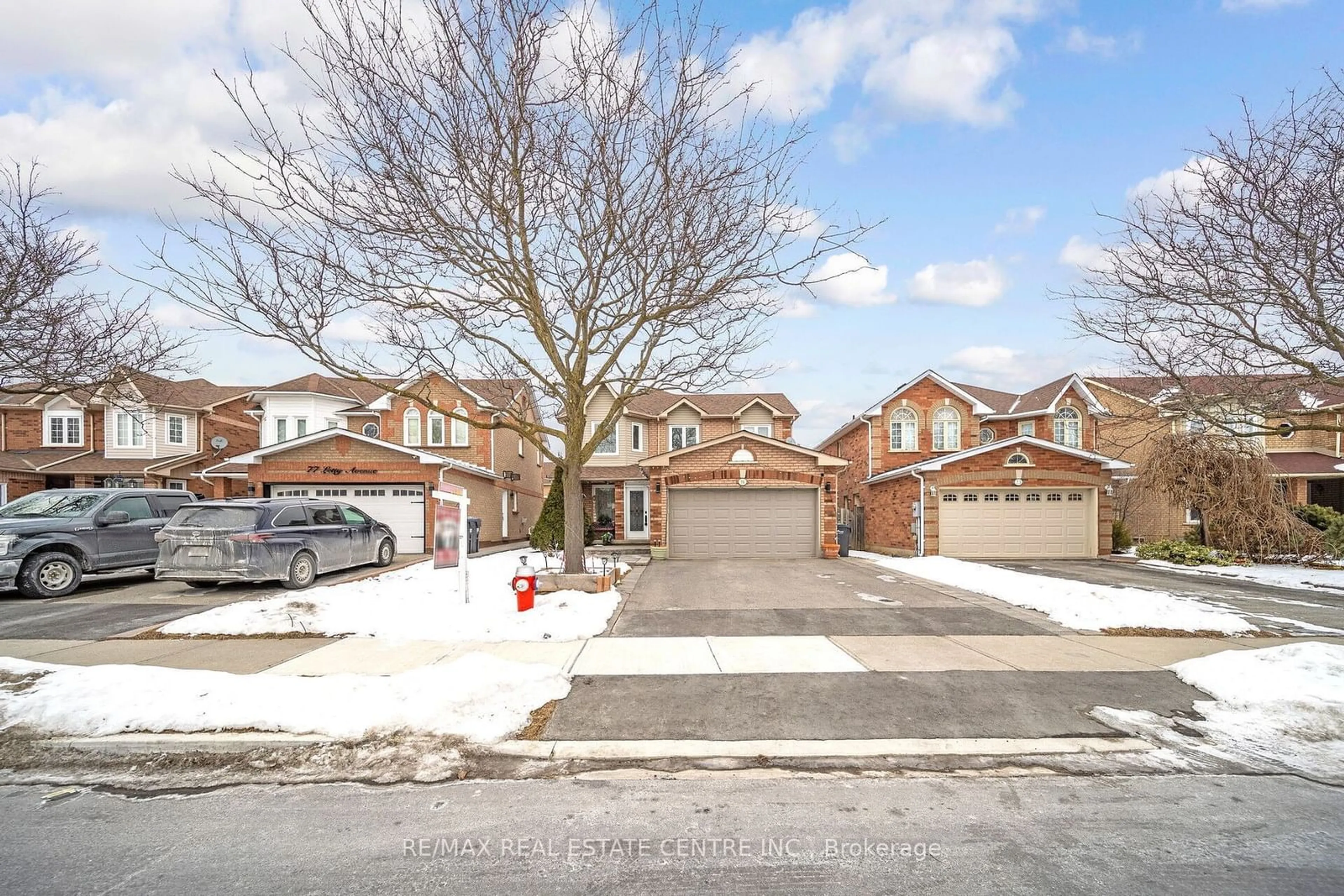 A pic from outside/outdoor area/front of a property/back of a property/a pic from drone, street for 75 Letty Ave, Brampton Ontario L6Y 4T1