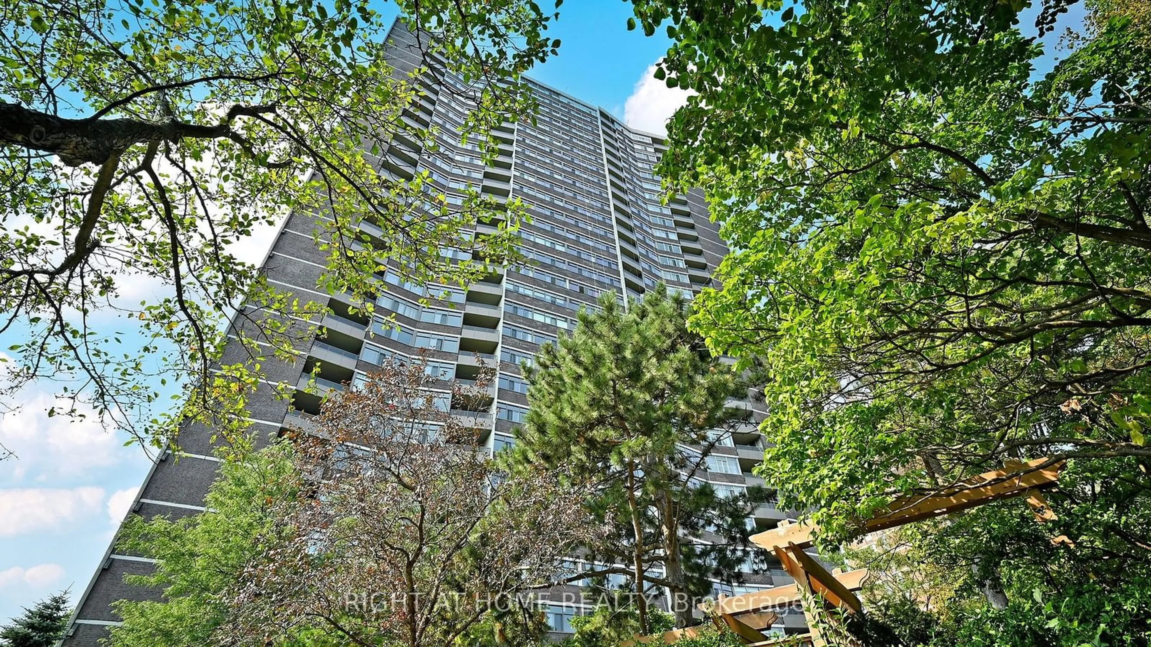 Unknown for 3100 Kirwin Ave #2001, Mississauga Ontario L5A 3S6