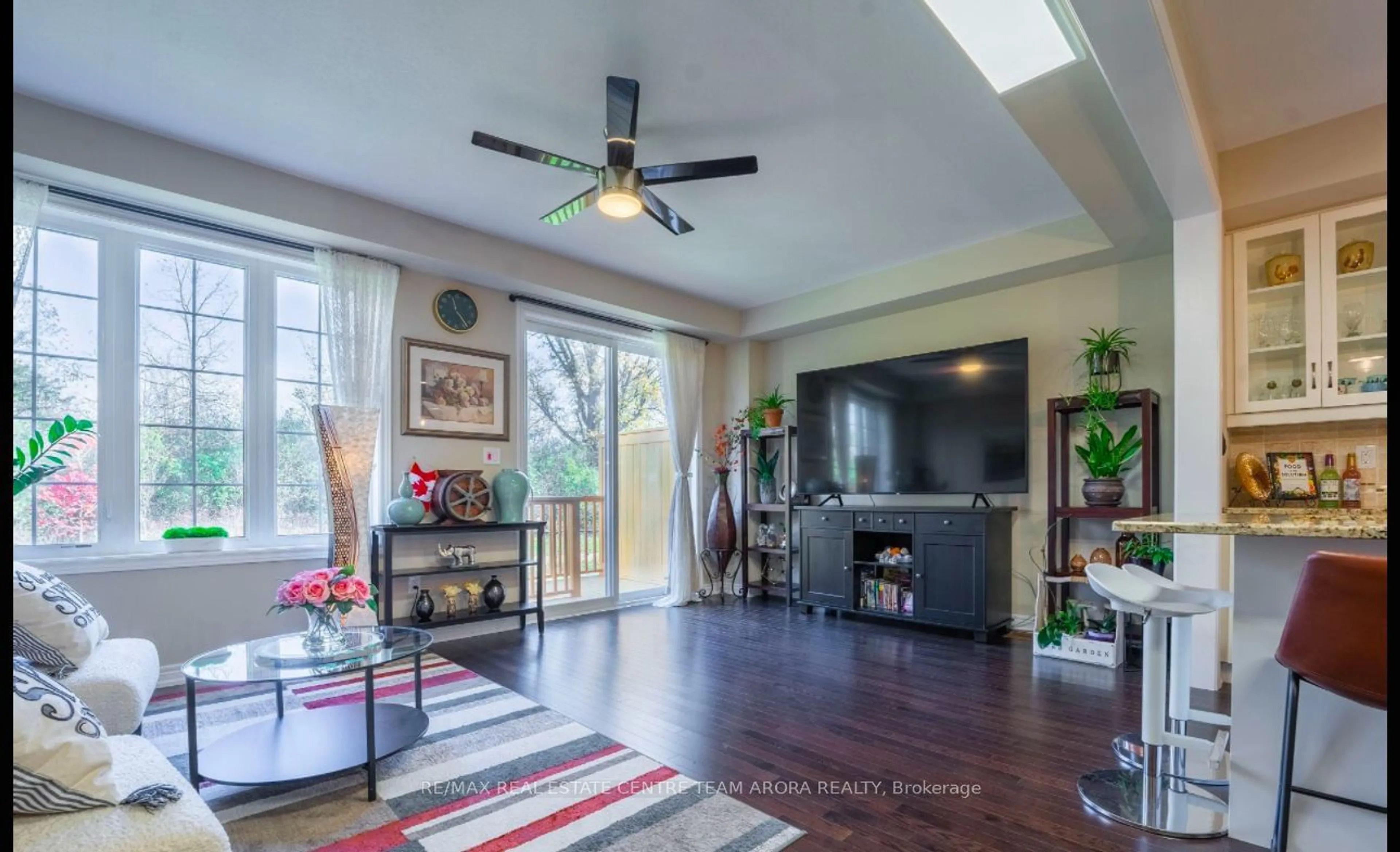 Living room with furniture, unknown for 3333 Mockingbird Common Cres, Oakville Ontario L6H 0X1