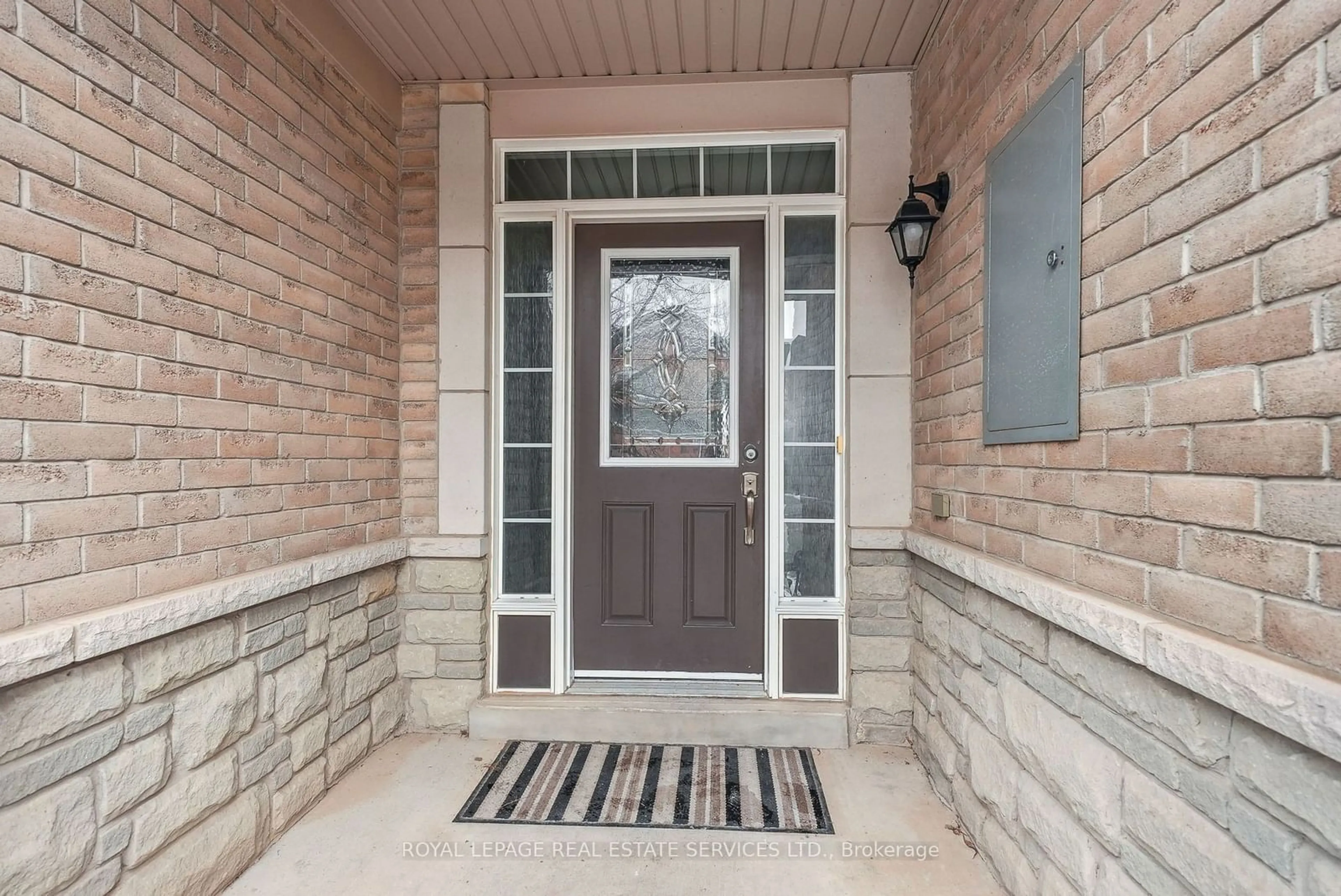 Indoor entryway for 4144 Rawlins Common, Burlington Ontario L7M 0B5