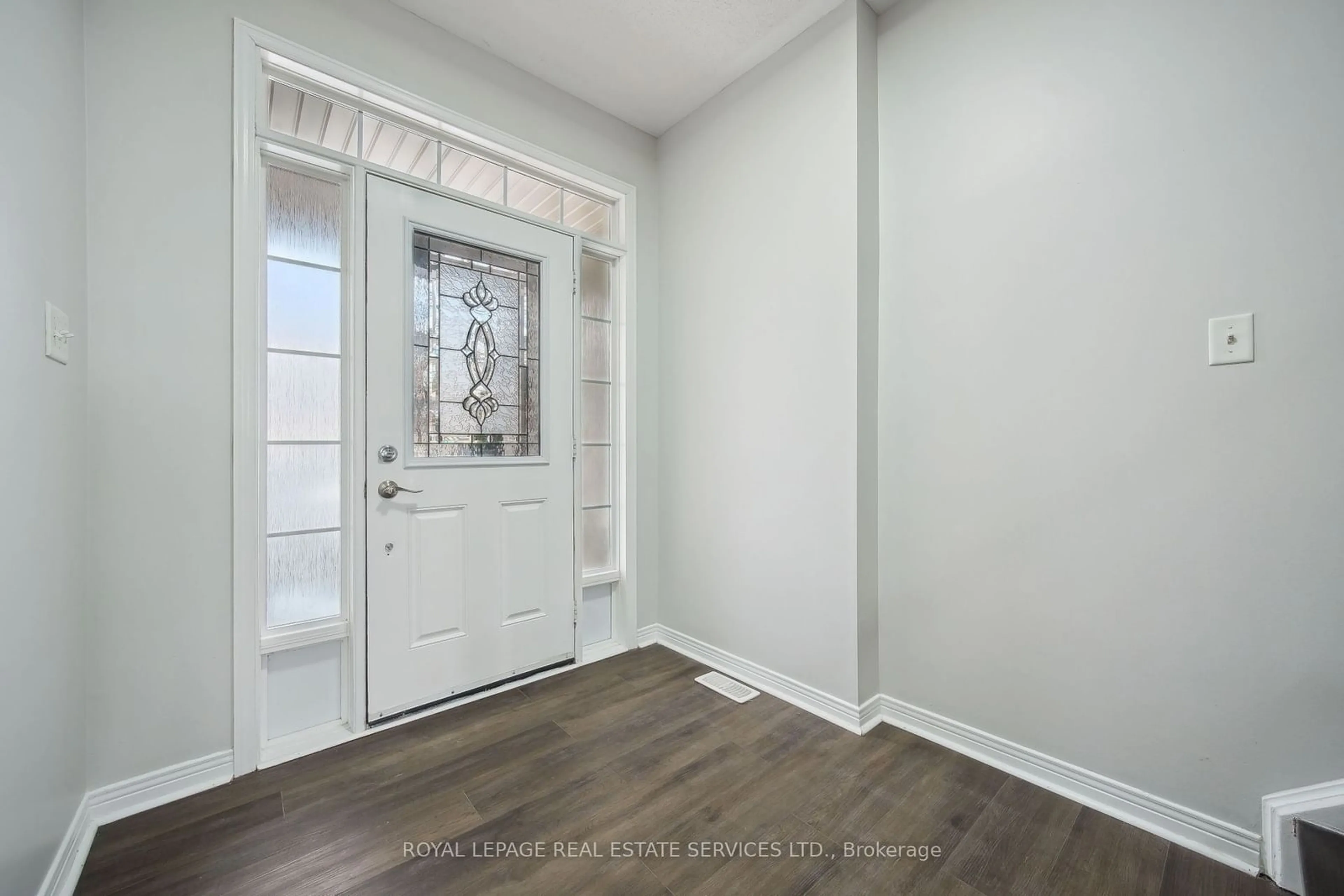 Indoor entryway for 4144 Rawlins Common, Burlington Ontario L7M 0B5