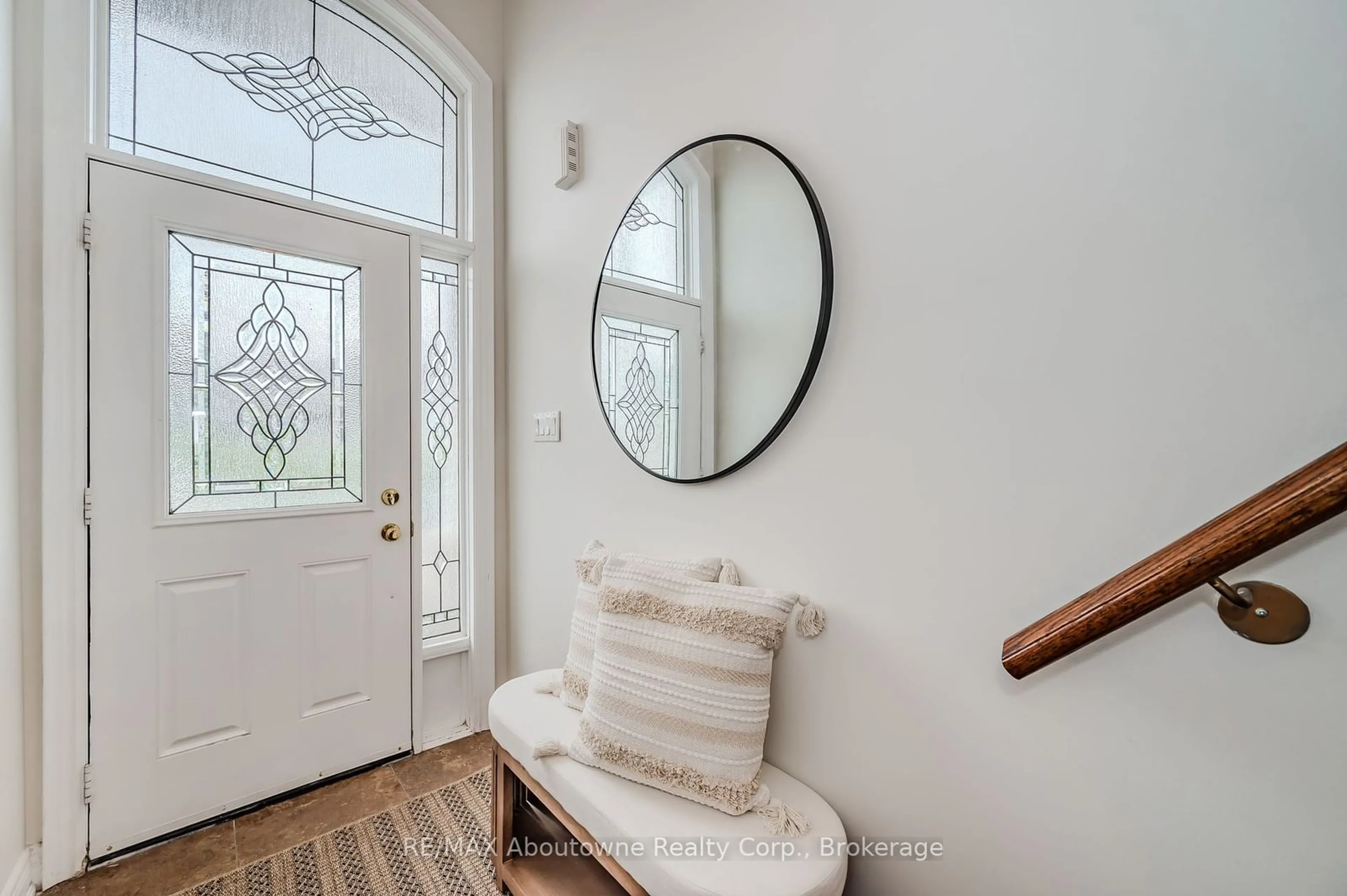 Indoor entryway for 2946 Singleton Common, Burlington Ontario L7M 0B4