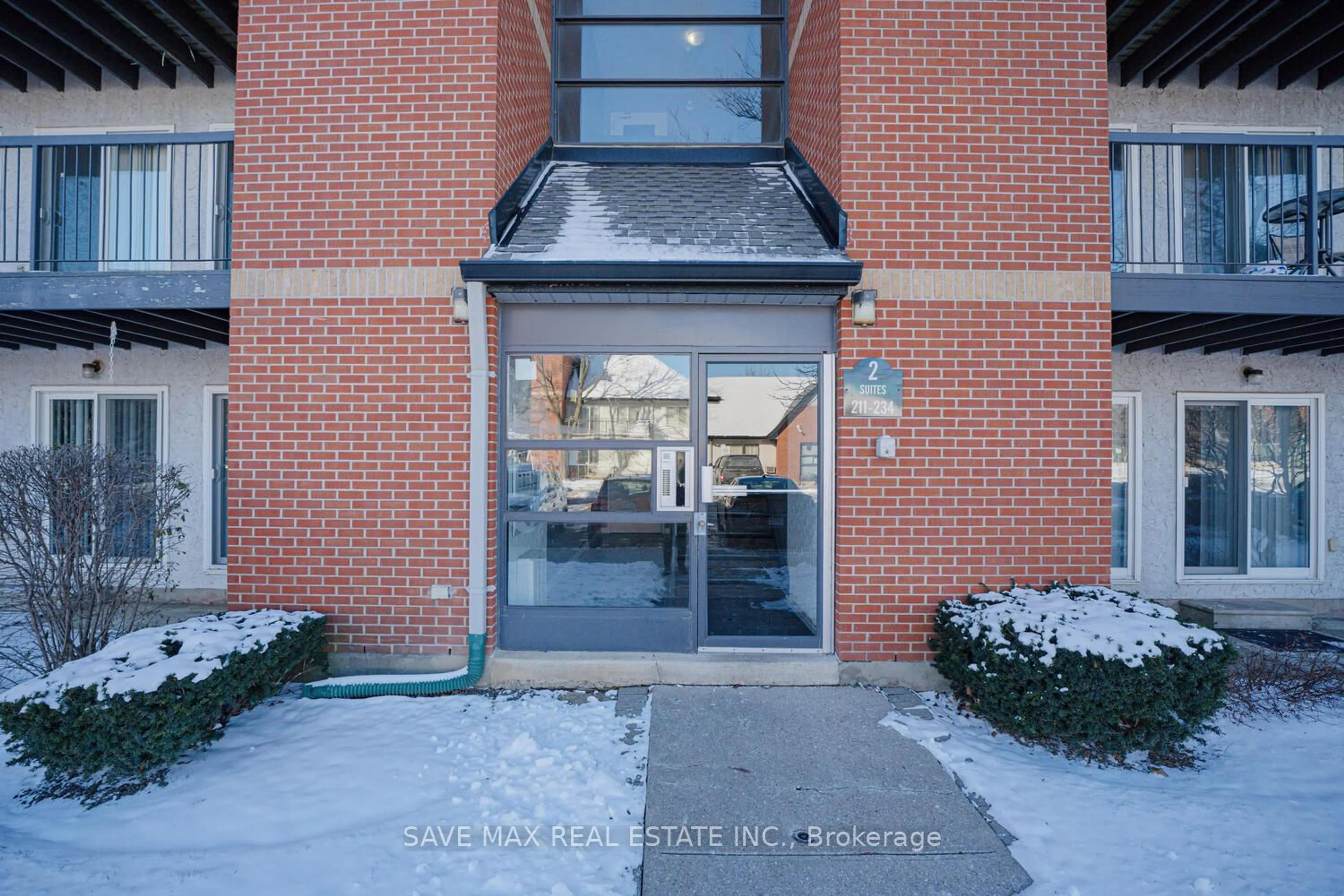 Indoor foyer for 1450 Glen Abbey Gate #224, Oakville Ontario L6M 2V7