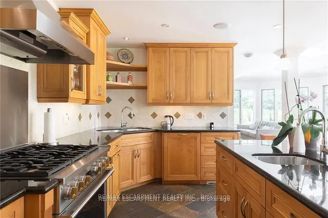 Additional property image - 247 Colchester Dr