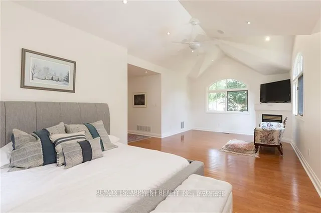 Additional property image - 247 Colchester Dr