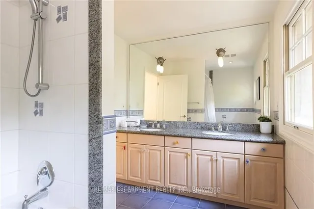 Additional property image - 247 Colchester Dr