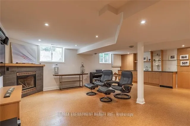Additional property image - 247 Colchester Dr