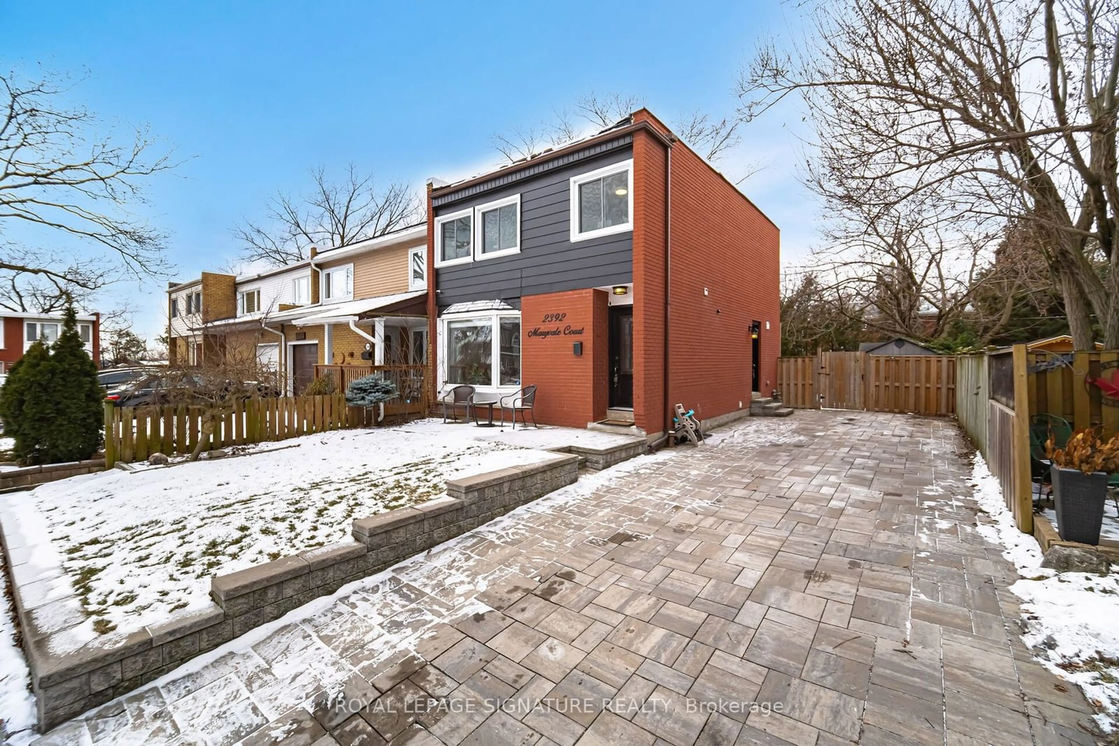 Home with brick exterior material, street for 2392 Maryvale Crt, Burlington Ontario L7P 2P2