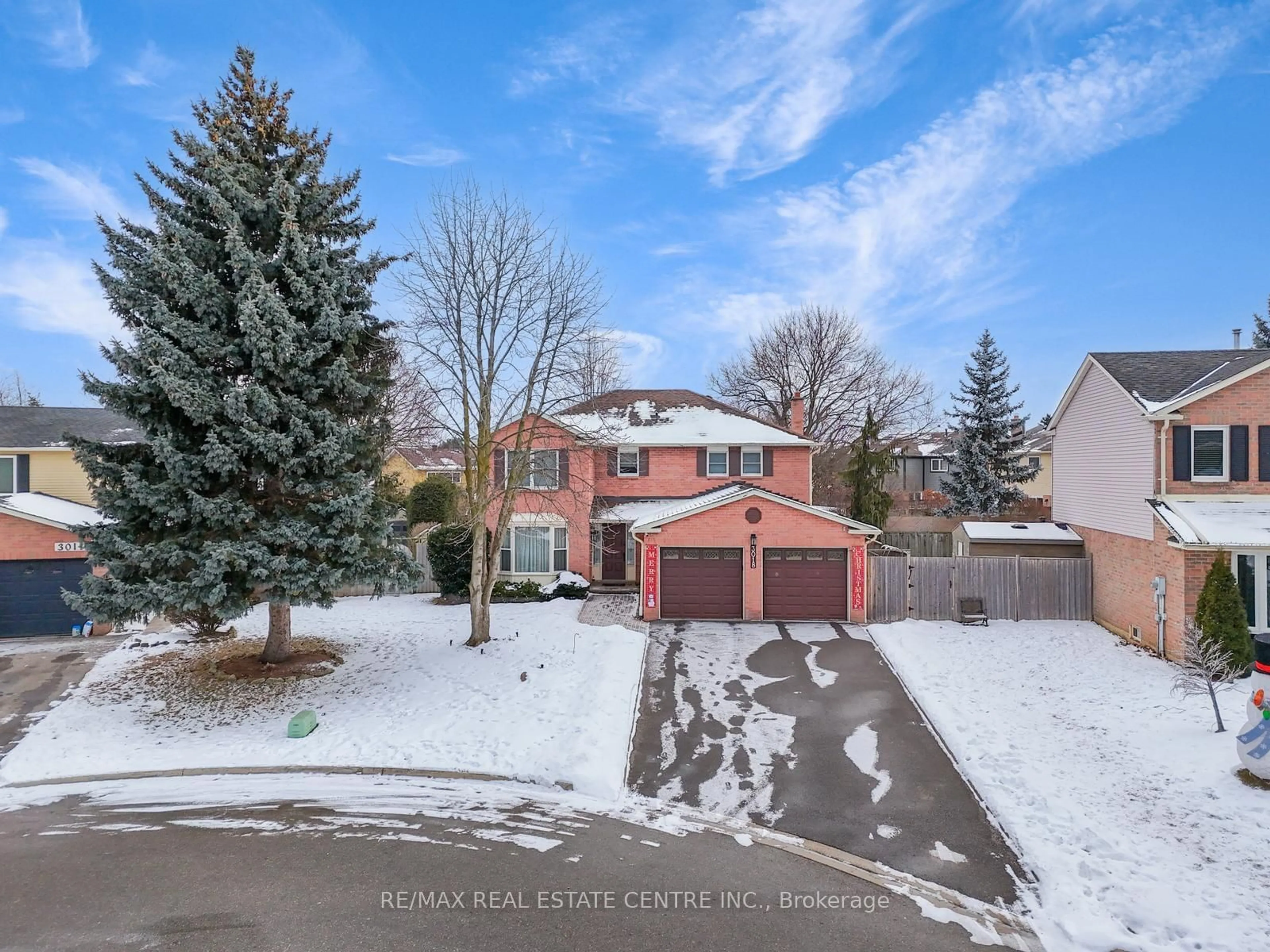 A pic from outside/outdoor area/front of a property/back of a property/a pic from drone, street for 3018 Kilbride Crt, Mississauga Ontario L5N 3C5