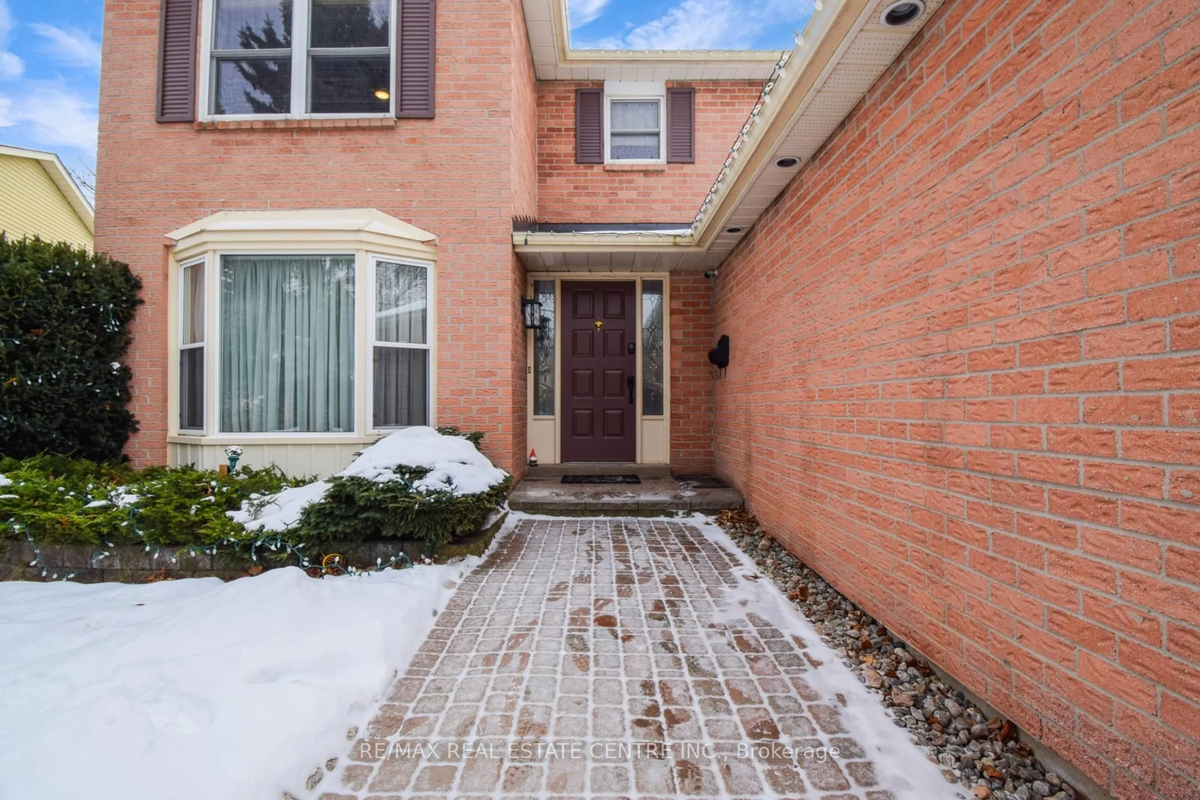 Home with brick exterior material, street for 3018 Kilbride Crt, Mississauga Ontario L5N 3C5