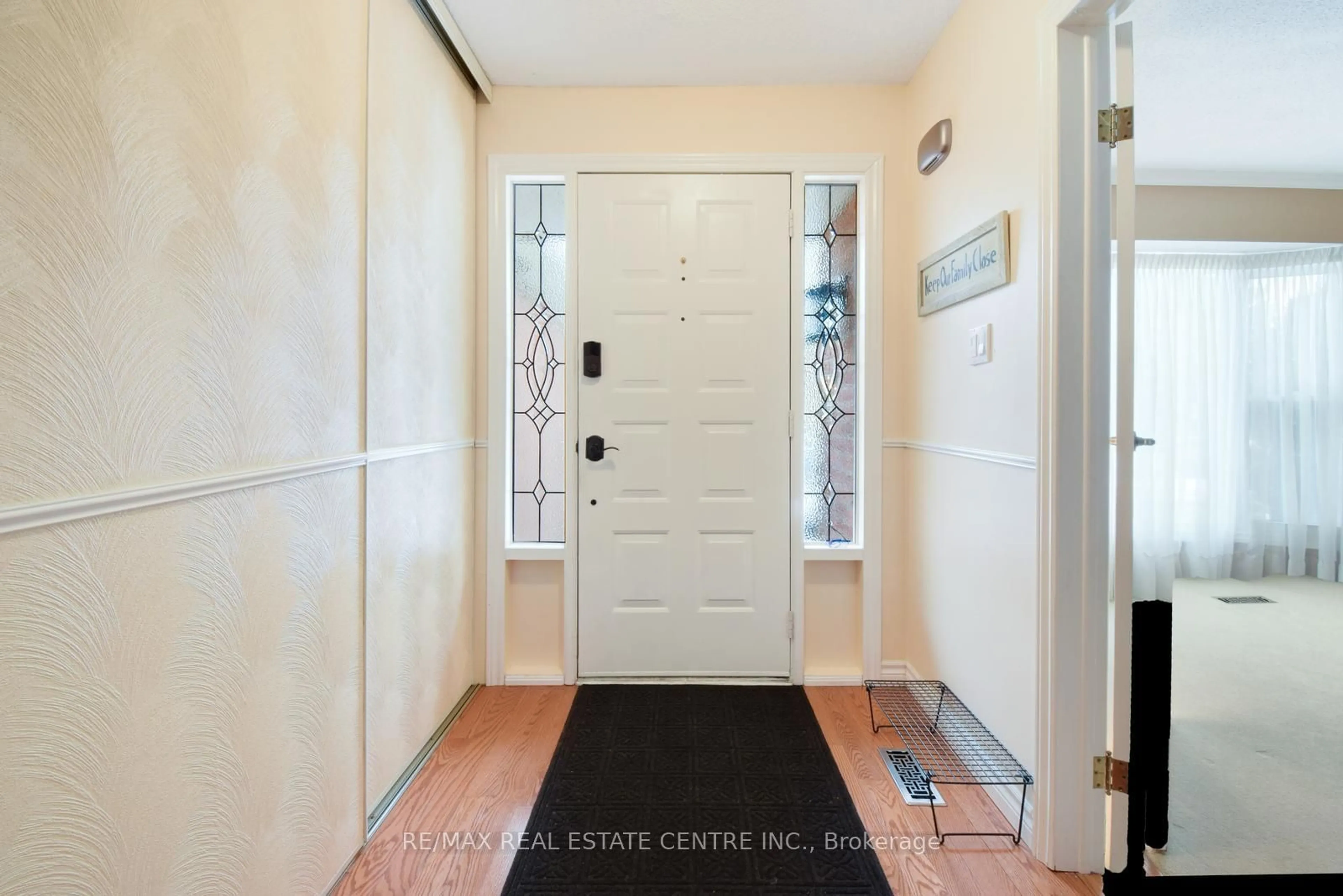 Indoor entryway for 3018 Kilbride Crt, Mississauga Ontario L5N 3C5