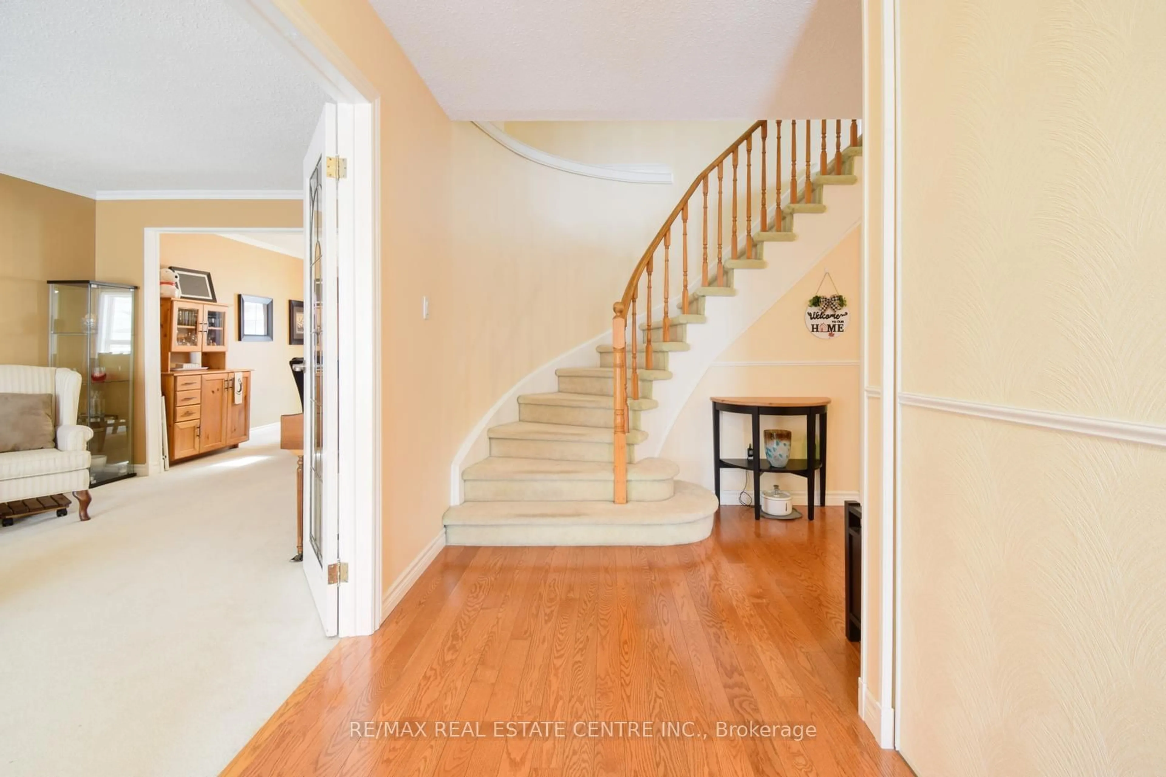 Indoor foyer for 3018 Kilbride Crt, Mississauga Ontario L5N 3C5