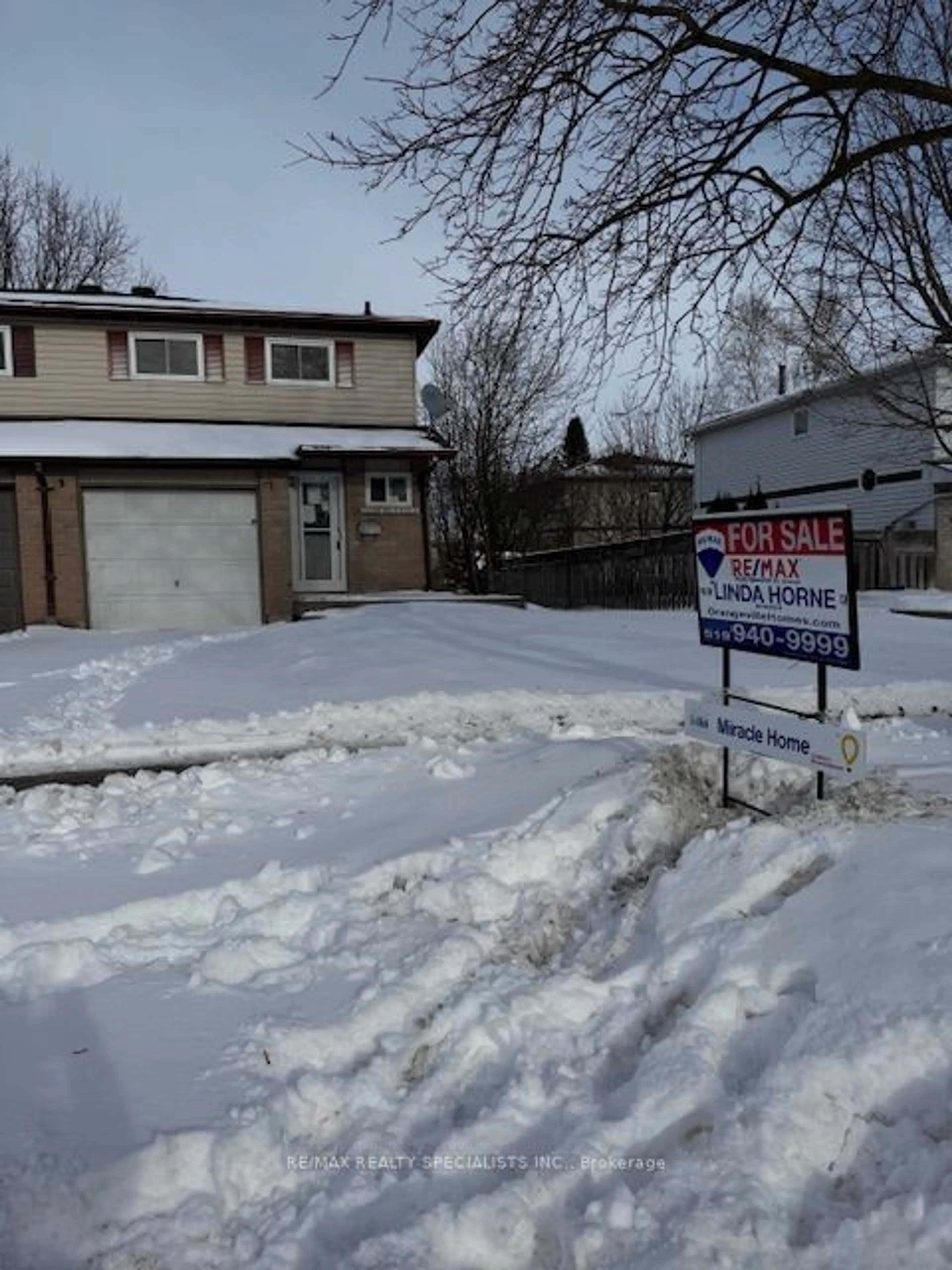 Home with vinyl exterior material, street for 125 Bythia St, Orangeville Ontario L9W 3V4