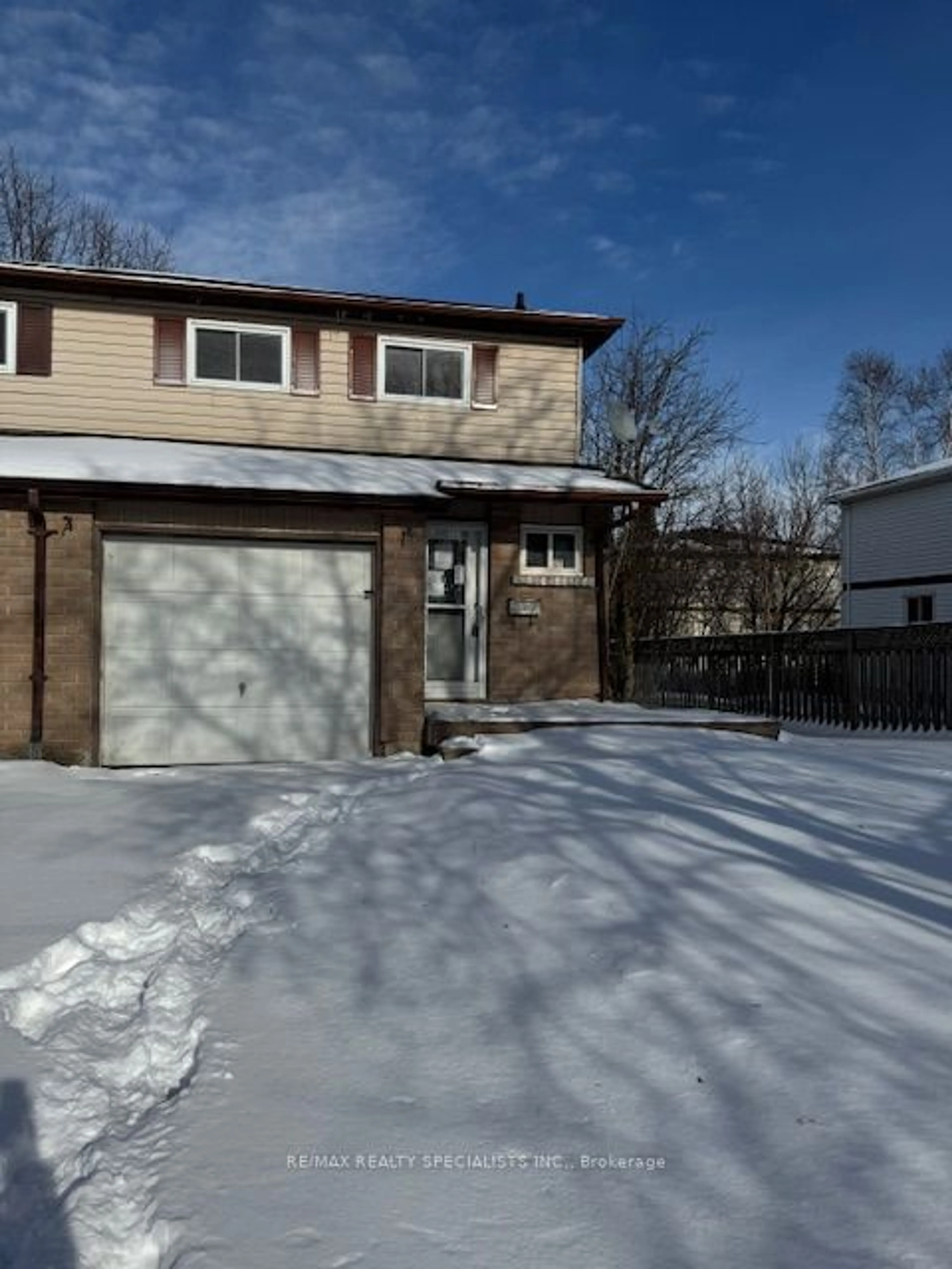 Home with vinyl exterior material, street for 125 Bythia St, Orangeville Ontario L9W 3V4