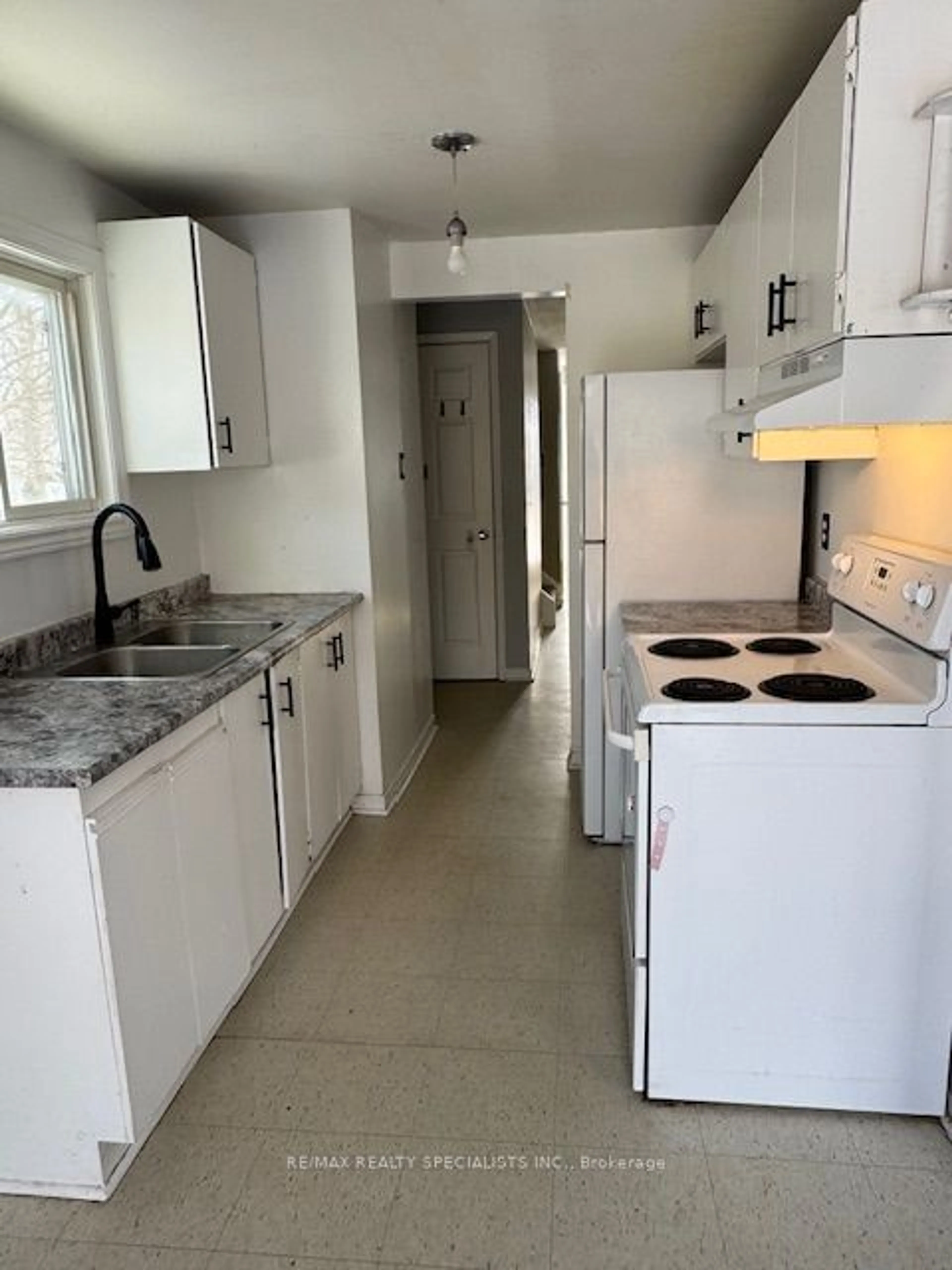 Standard kitchen, unknown for 125 Bythia St, Orangeville Ontario L9W 3V4