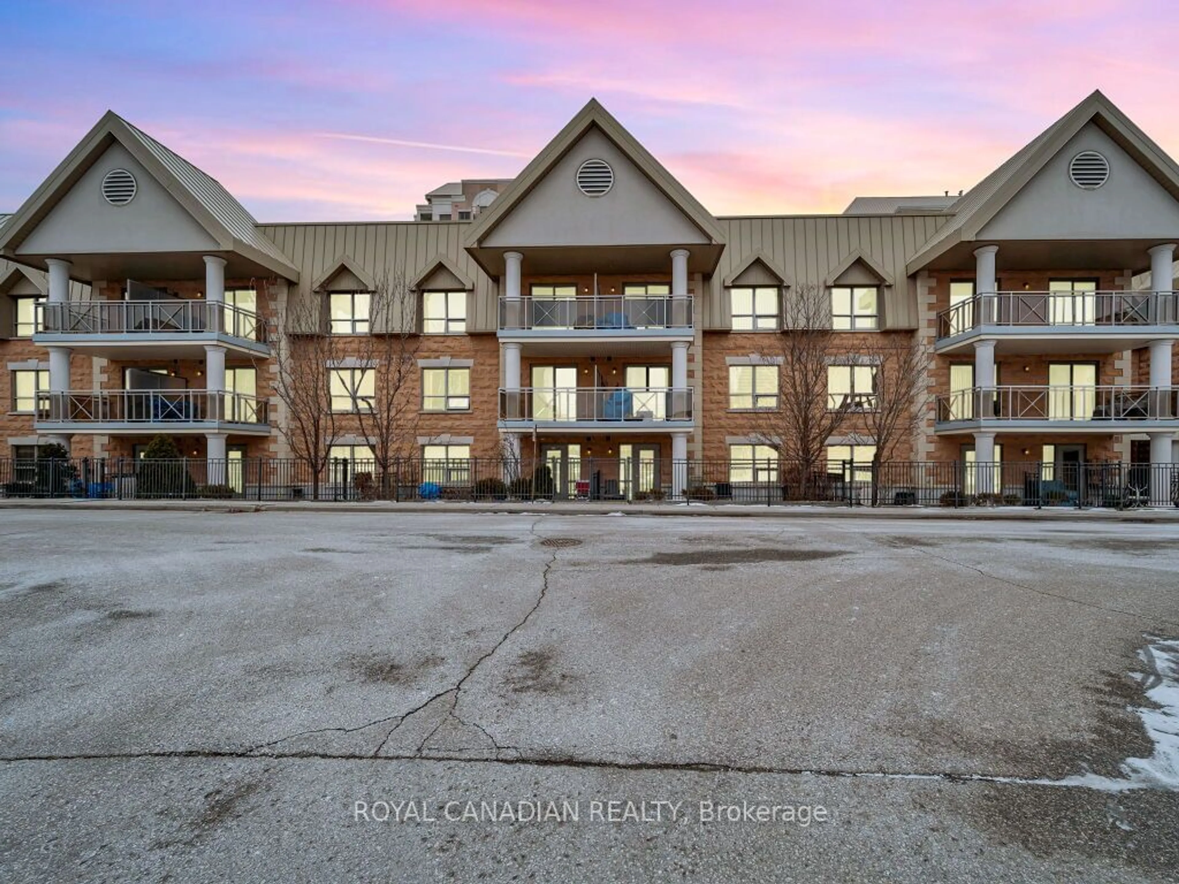 A pic from outside/outdoor area/front of a property/back of a property/a pic from drone, unknown for 830 Scollard Crt #211, Mississauga Ontario L5V 0A2