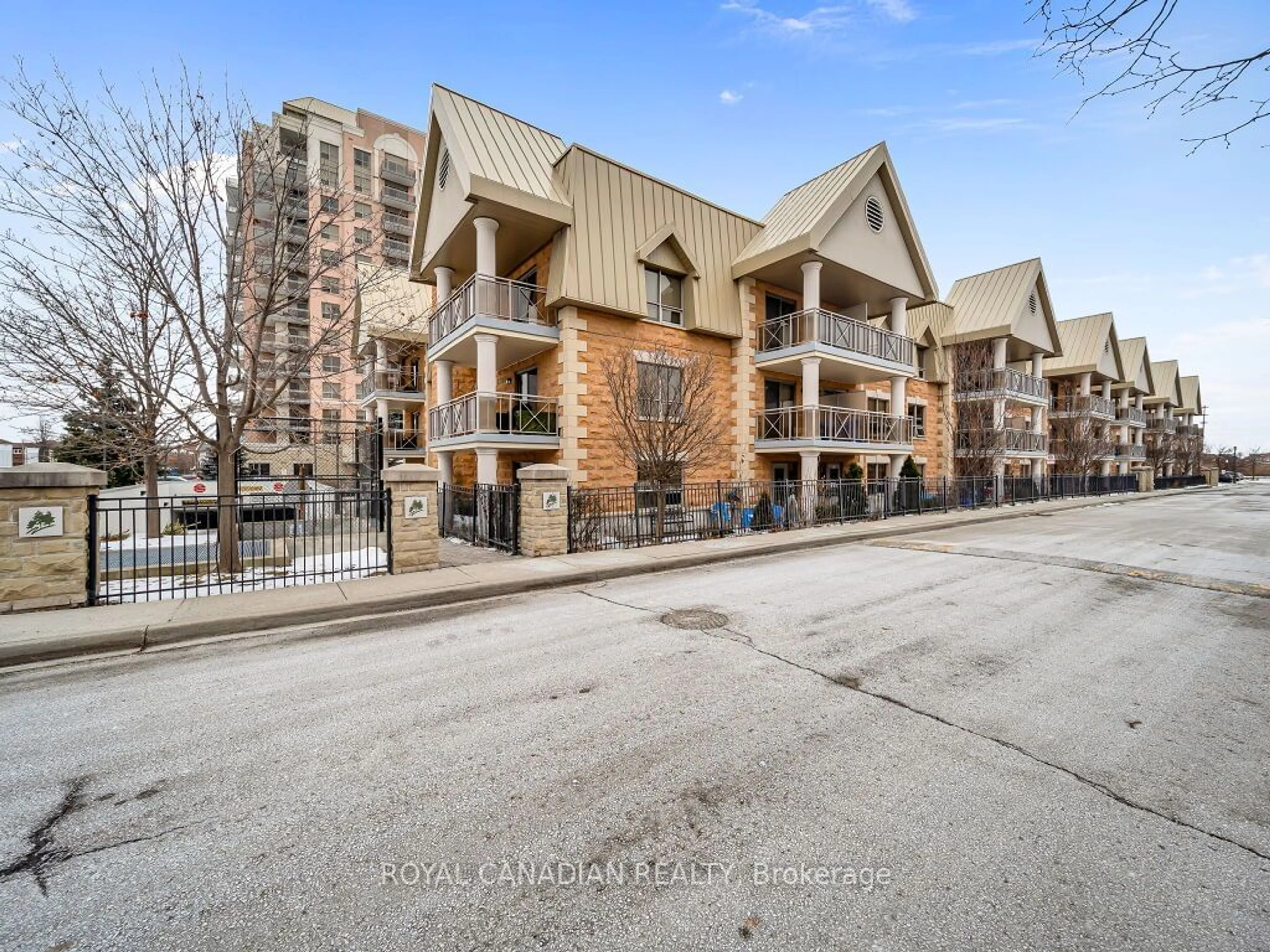 Unknown for 830 Scollard Crt #211, Mississauga Ontario L5V 0A2