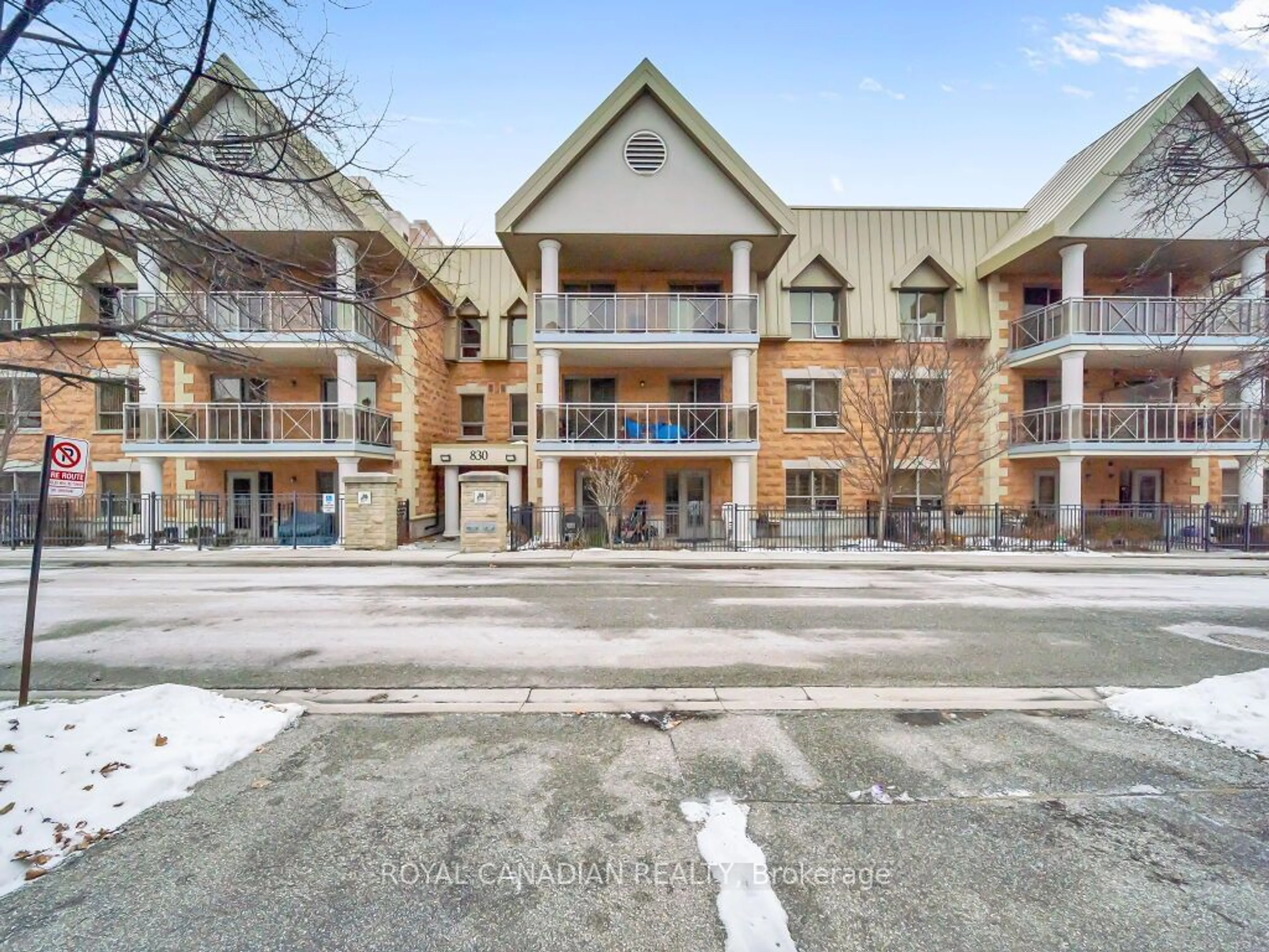 Unknown for 830 Scollard Crt #211, Mississauga Ontario L5V 0A2