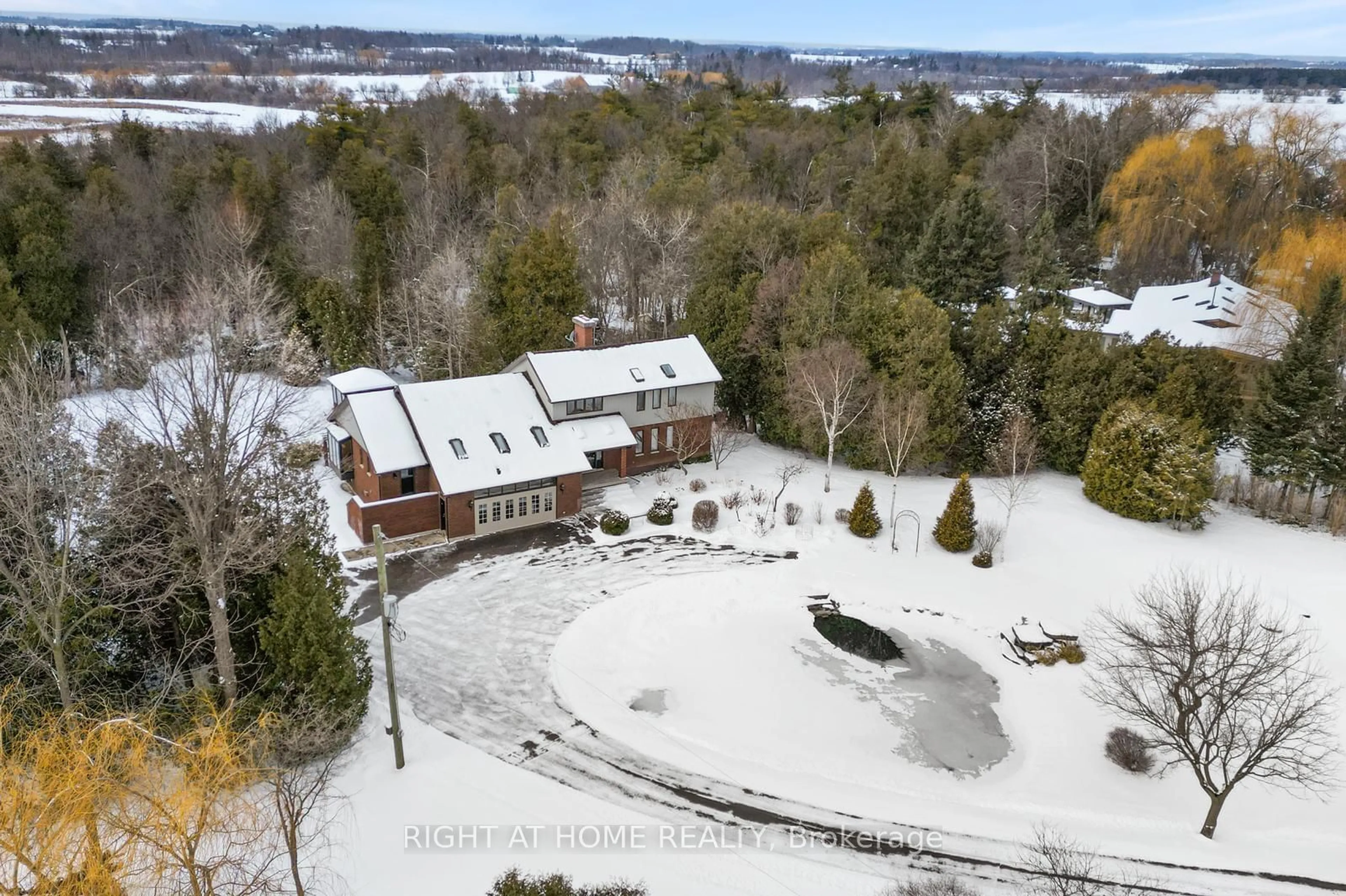 A pic from outside/outdoor area/front of a property/back of a property/a pic from drone, mountain view for 9132 Ninth Line, Halton Hills Ontario L0P 1K0