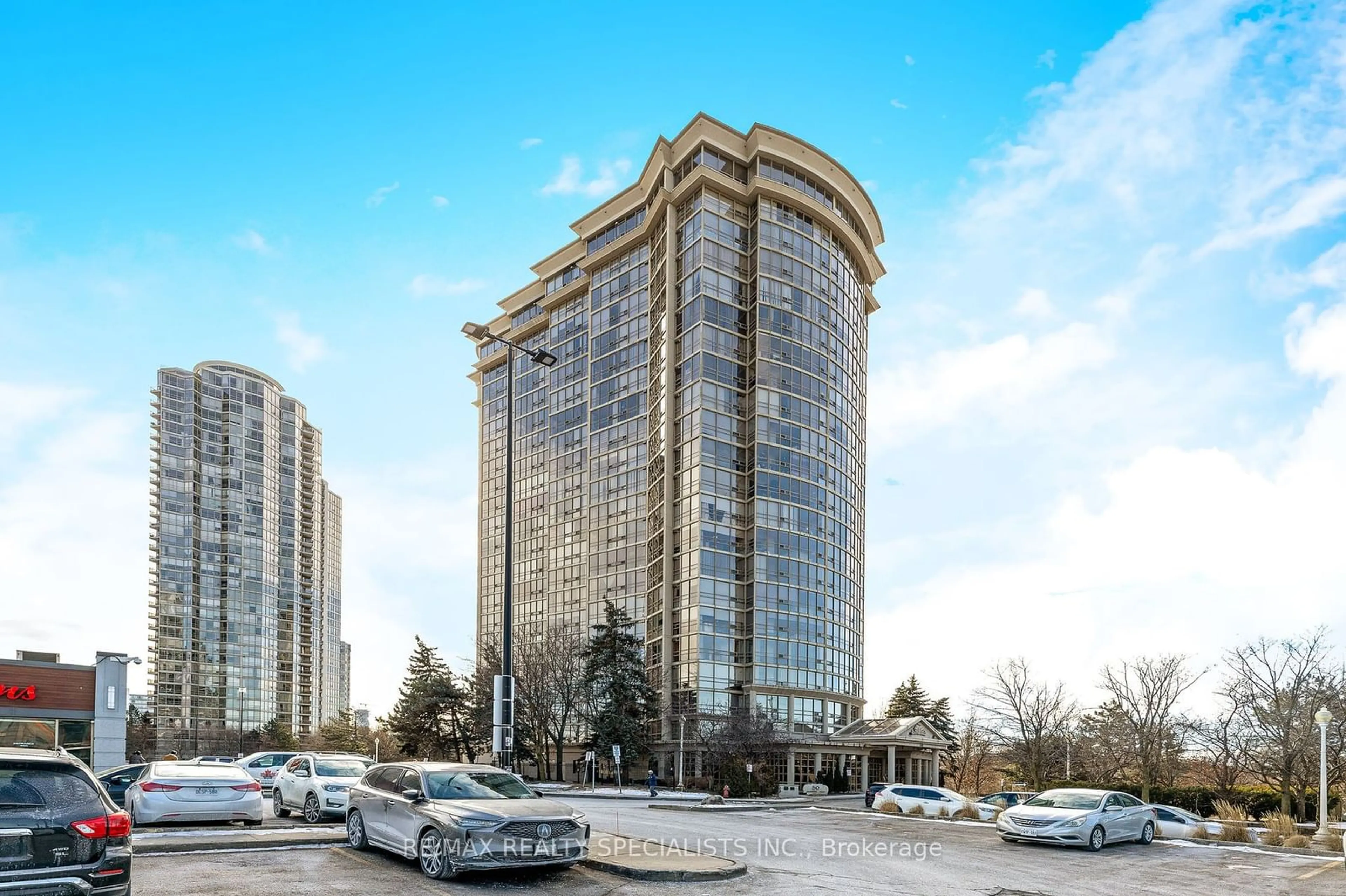 Indoor foyer for 50 Eglinton Ave #501, Mississauga Ontario L5R 3P5