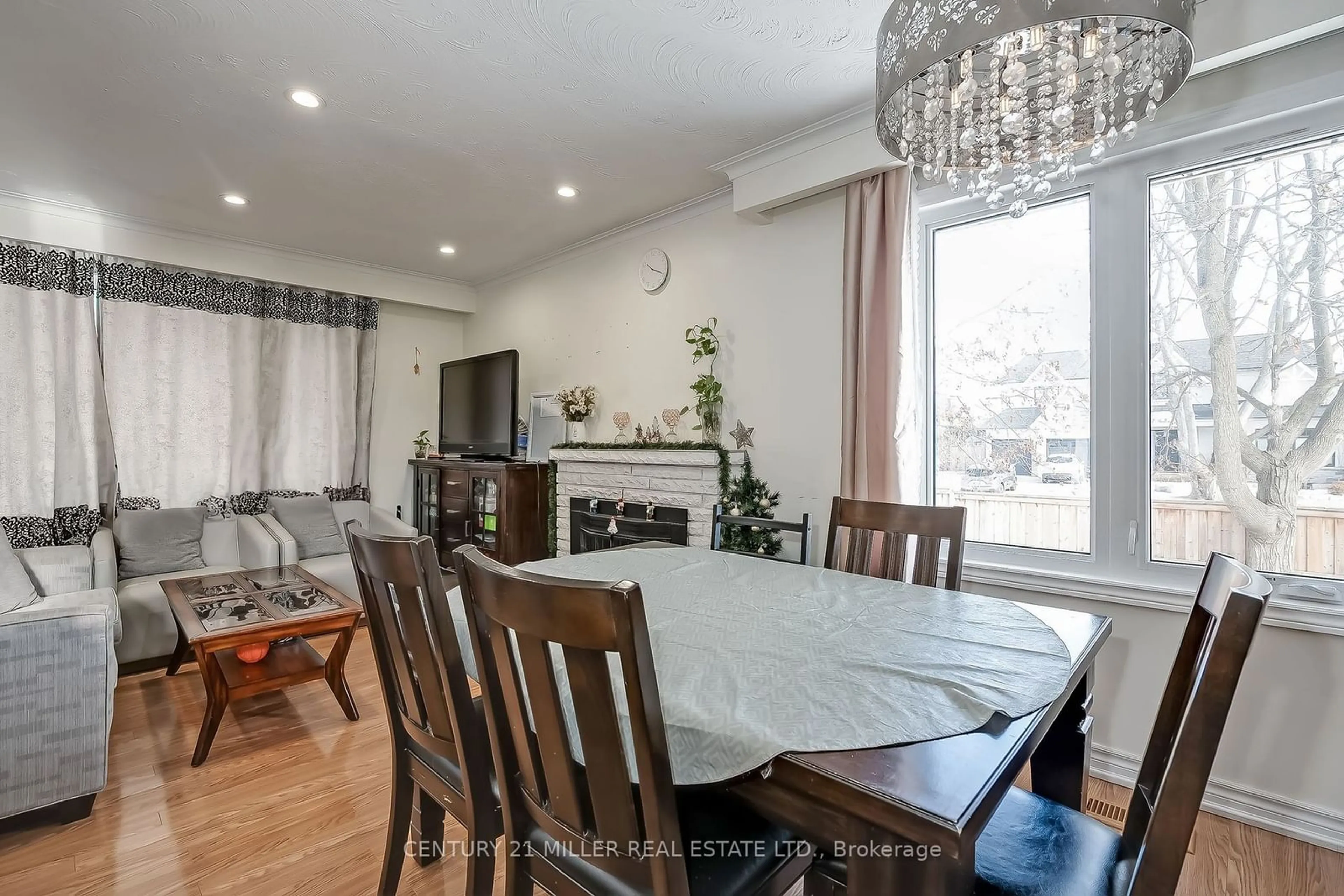 Dining room, wood/laminate floor for 472 SEATON Dr, Oakville Ontario L6L 3Y4