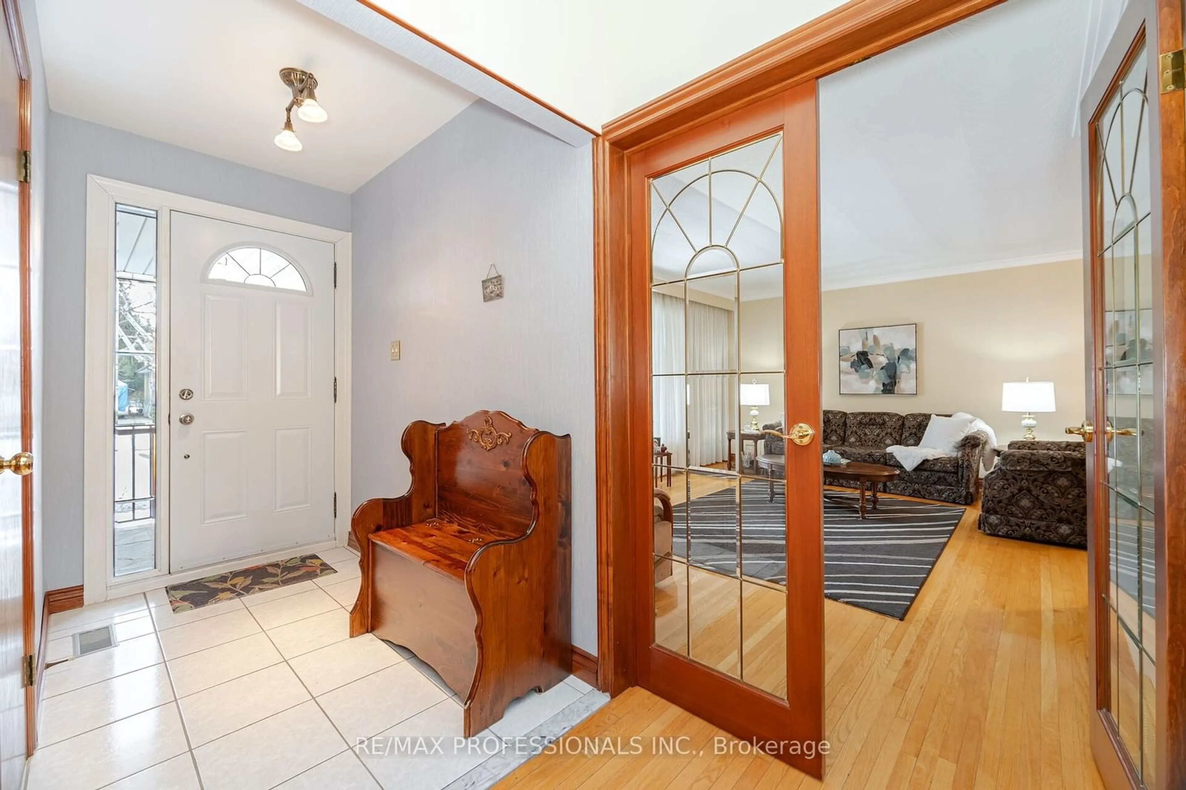 Indoor entryway for 25 Baskerville Cres, Toronto Ontario M9C 1T6