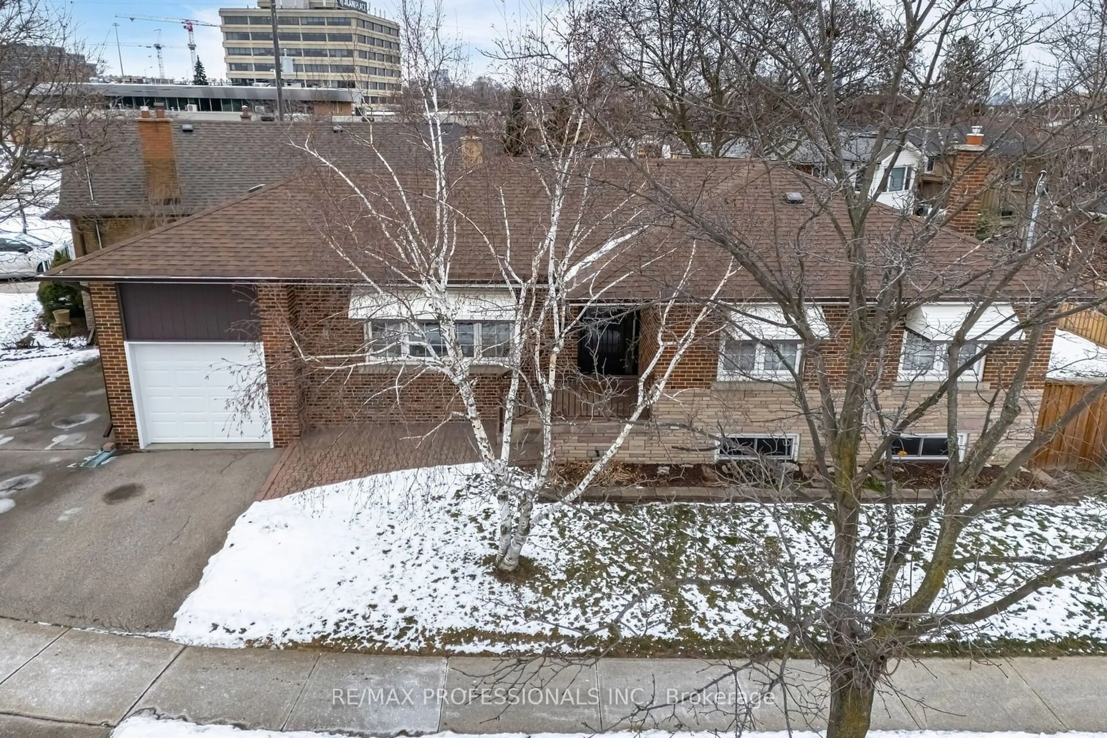 A pic from outside/outdoor area/front of a property/back of a property/a pic from drone, street for 25 Baskerville Cres, Toronto Ontario M9C 1T6