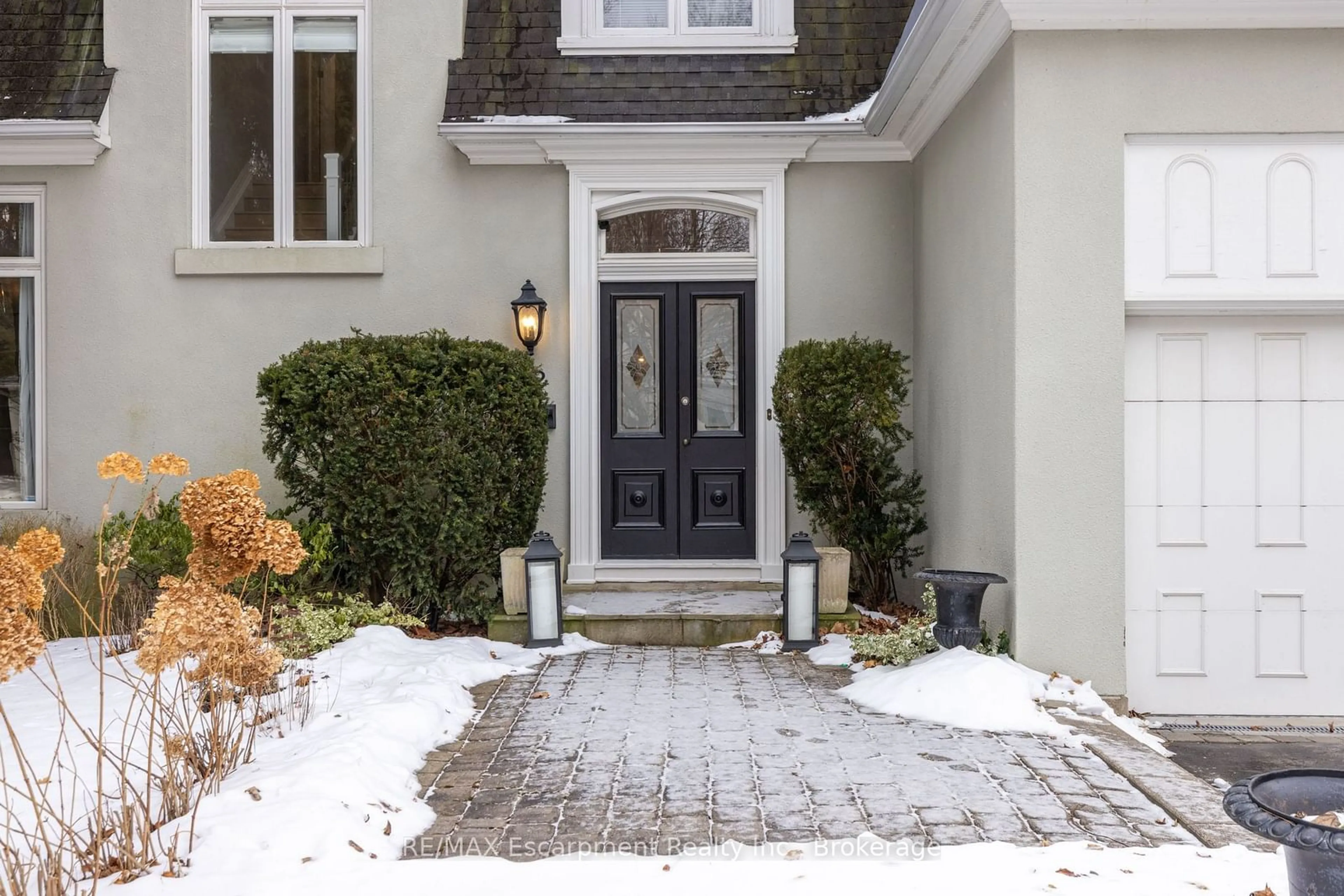 Indoor entryway for 72 Raymar Pl, Oakville Ontario L6J 6M1