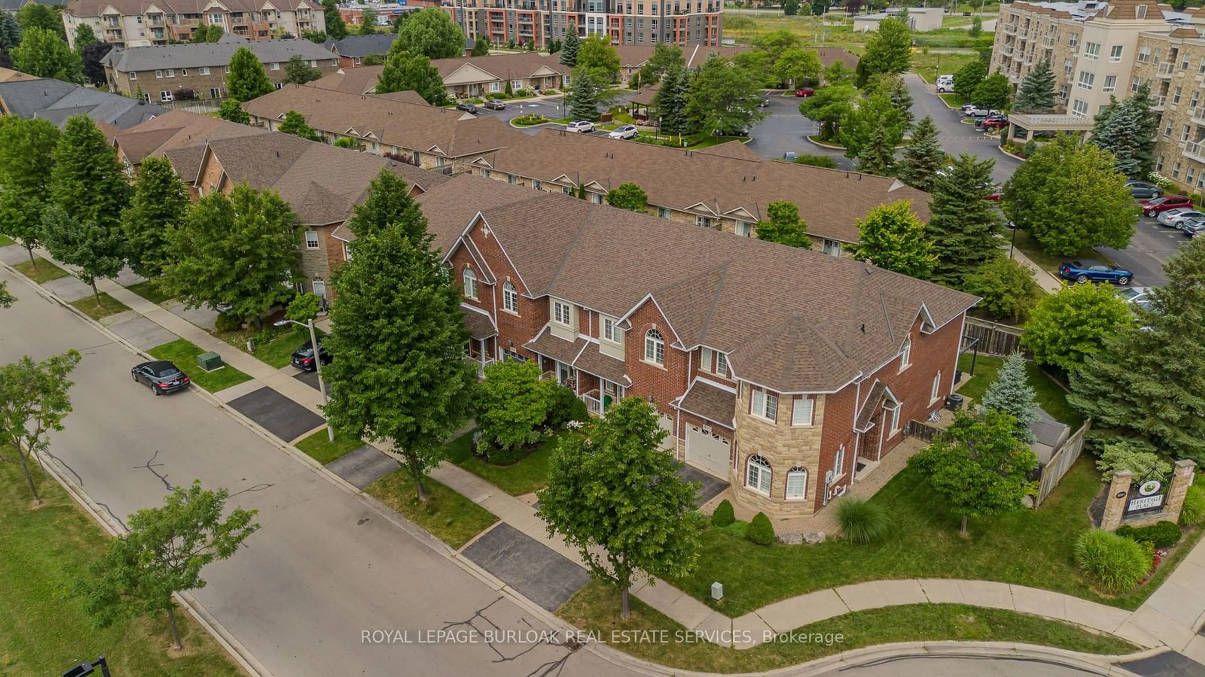 A pic from outside/outdoor area/front of a property/back of a property/a pic from drone, street for 4071 Kilmer Dr, Burlington Ontario L7M 5A6