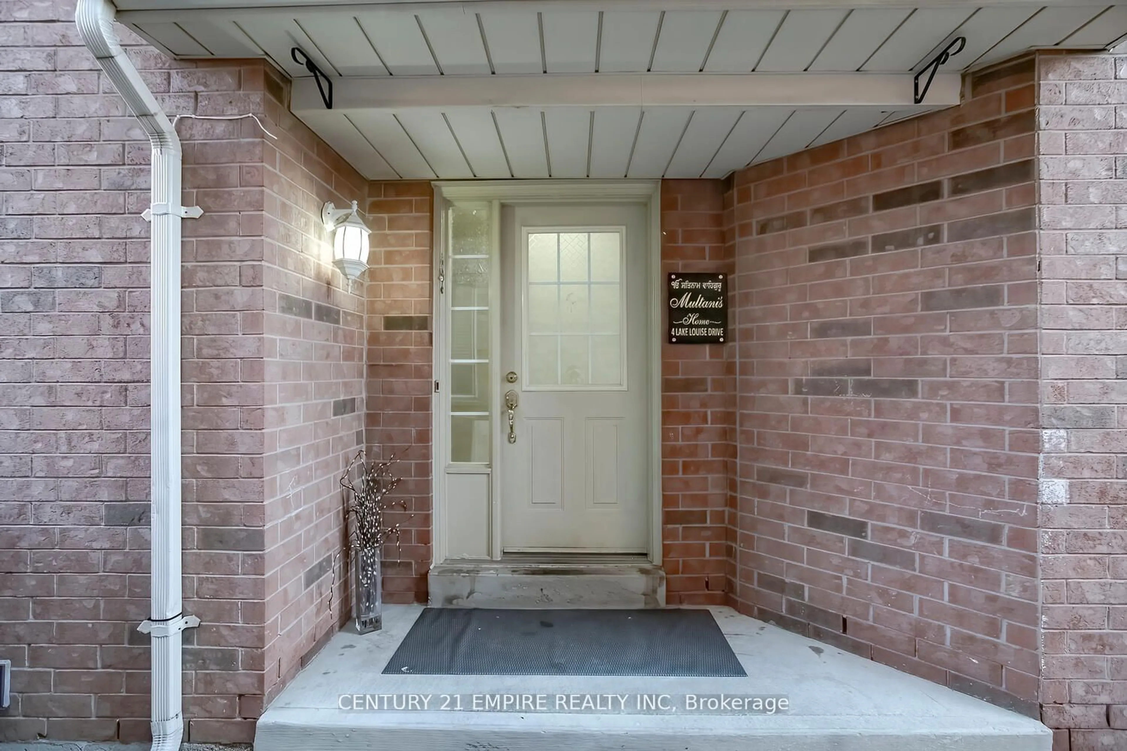 Indoor entryway for 4 Lake Louise Dr, Brampton Ontario L6X 4W7