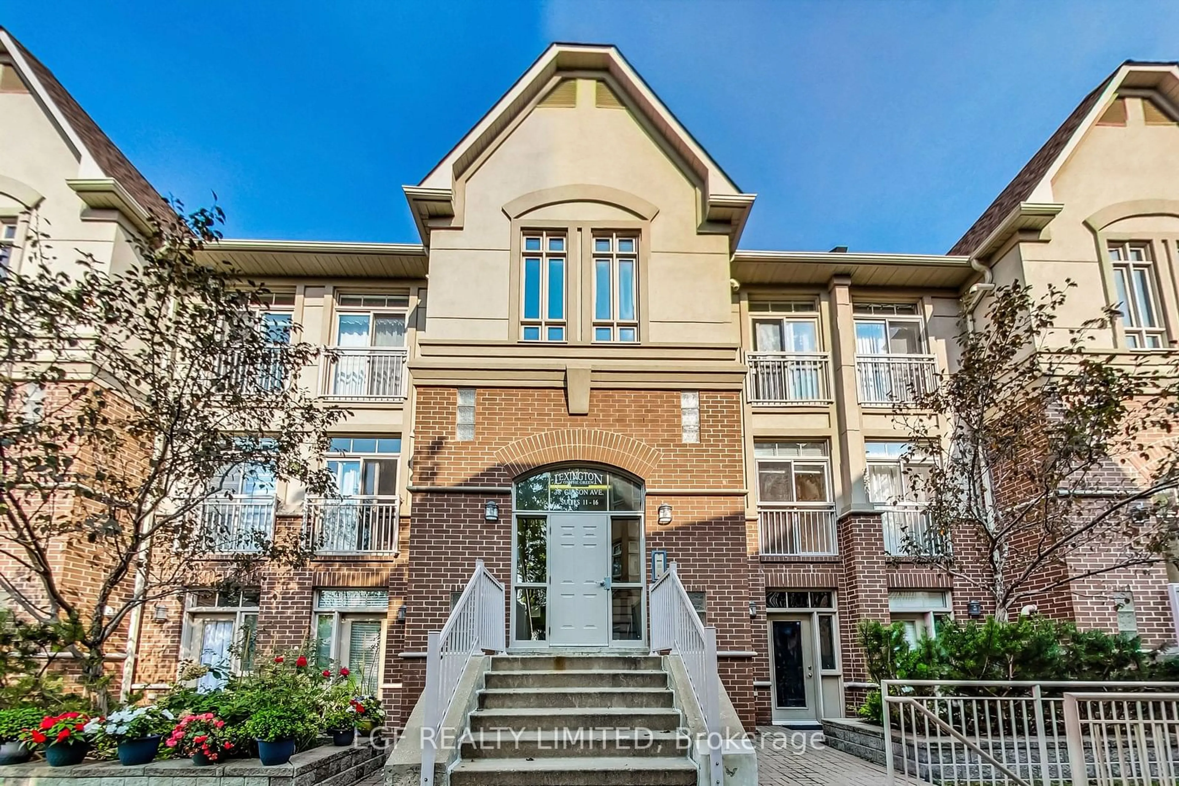 Indoor foyer for 38 Gibson Ave #13, Toronto Ontario M9N 0A5